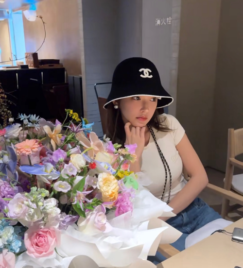 샤넬 메시 버킷햇 화이트 & 블랙