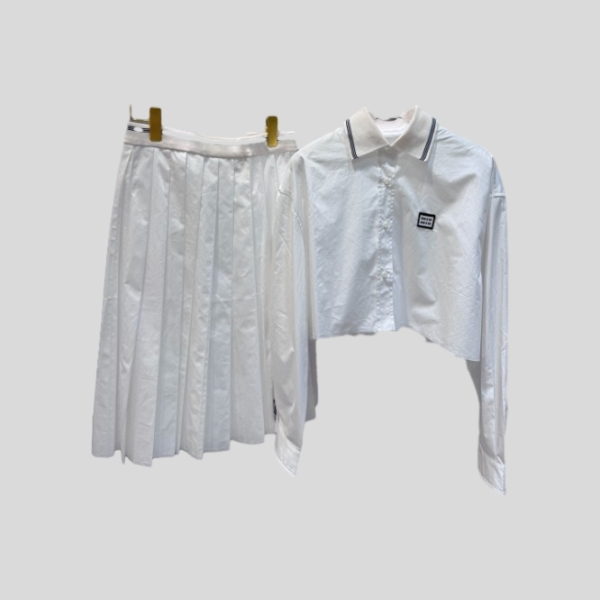 미우미우 폴로넥 셔츠, 스커트