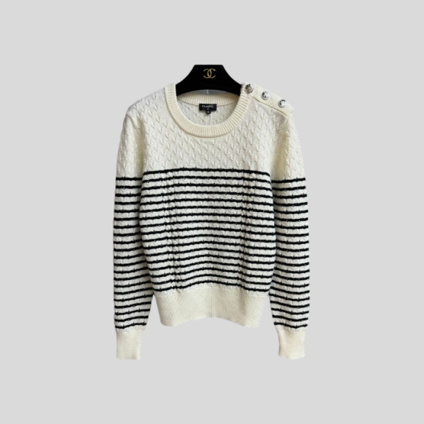샤넬 버튼 숄더 스웨터