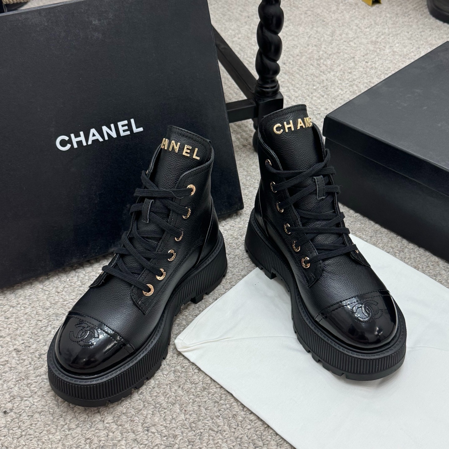 샤넬 25B 가을 겨울 신상 소가죽 통굽 워커