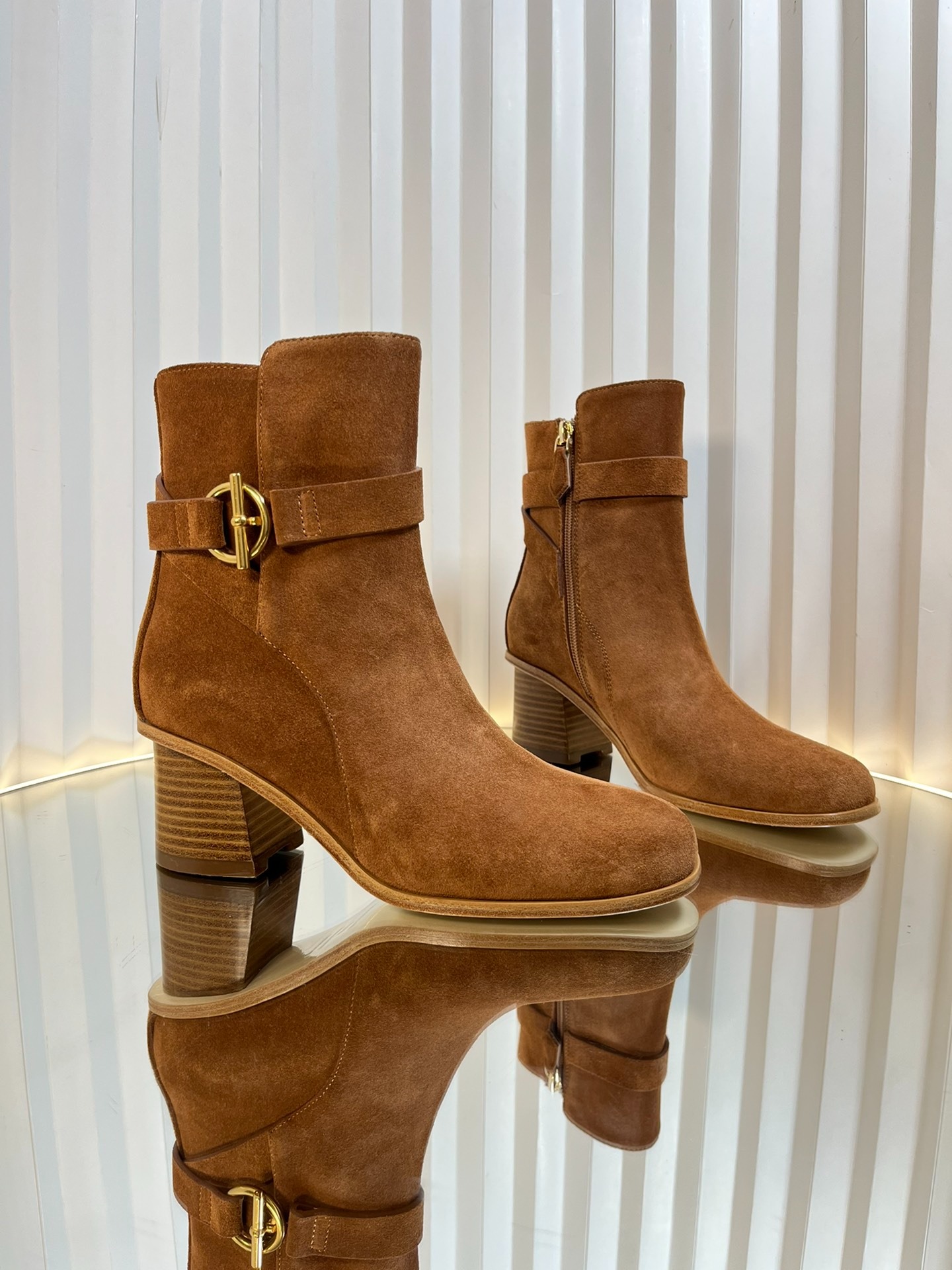 에르메스 스웨이드 앵클 부츠