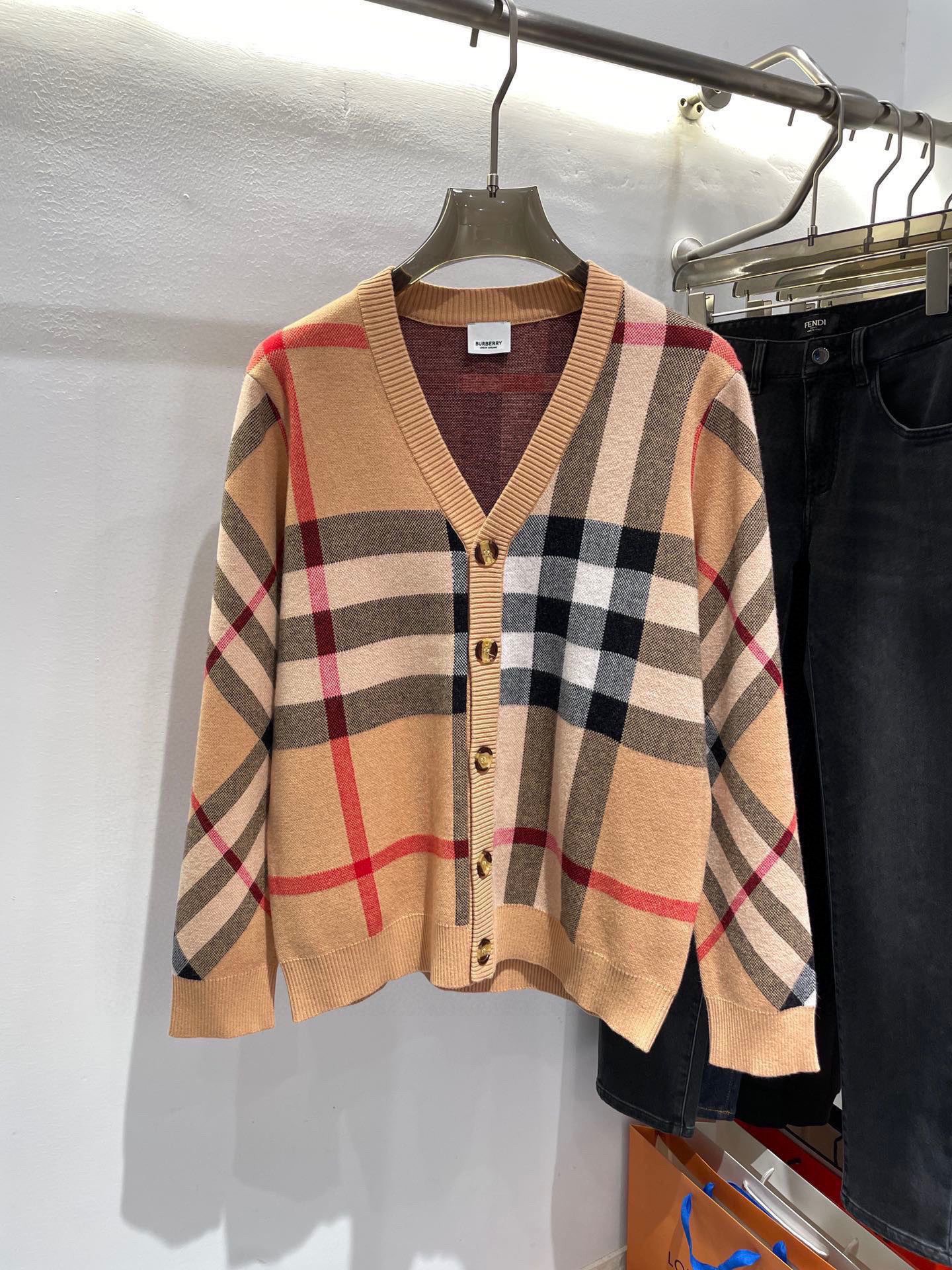 버버리 체크 울 블렌드 가디건