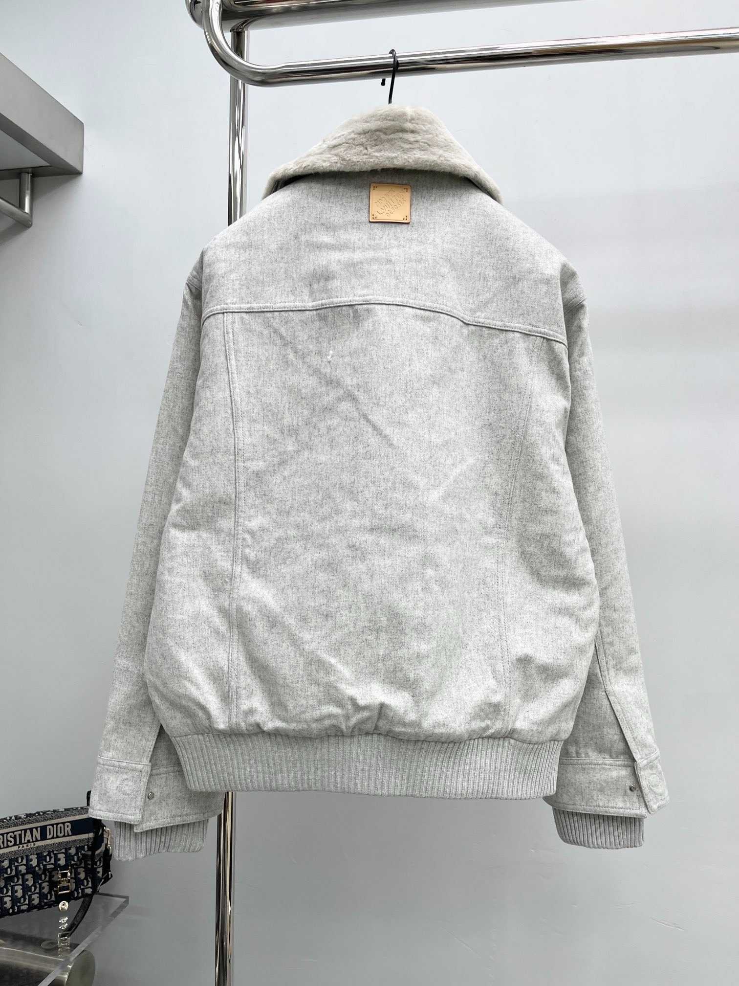 루이비통 25ss 신상 양털가죽 점퍼