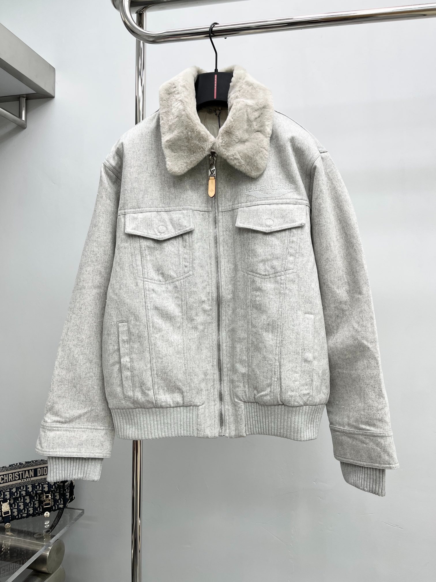 루이비통 25ss 신상 양털가죽 점퍼