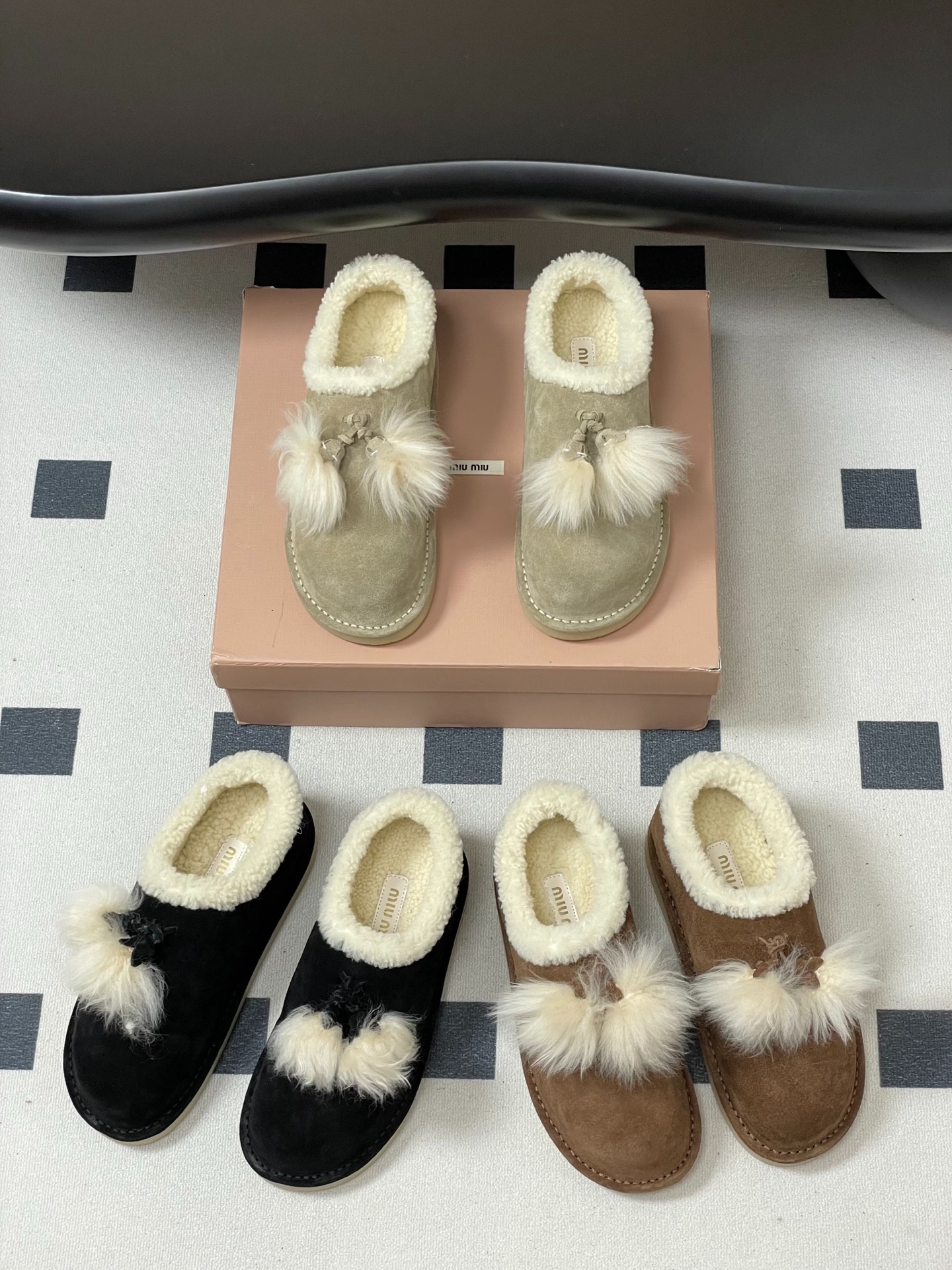 미우미우 신상 퍼 태슬 스웨이드 양털 부츠