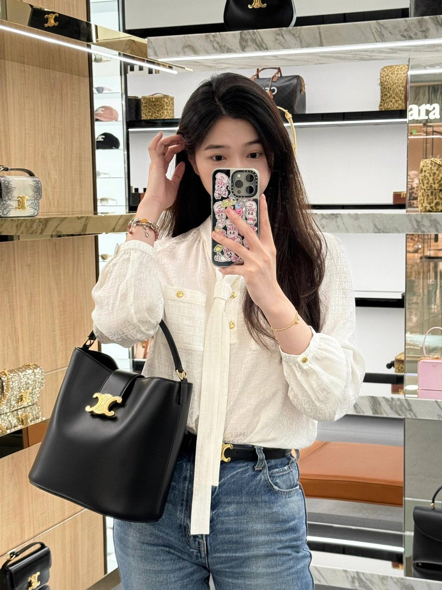 셀린느 미디움 스무스 소가죽 클러치