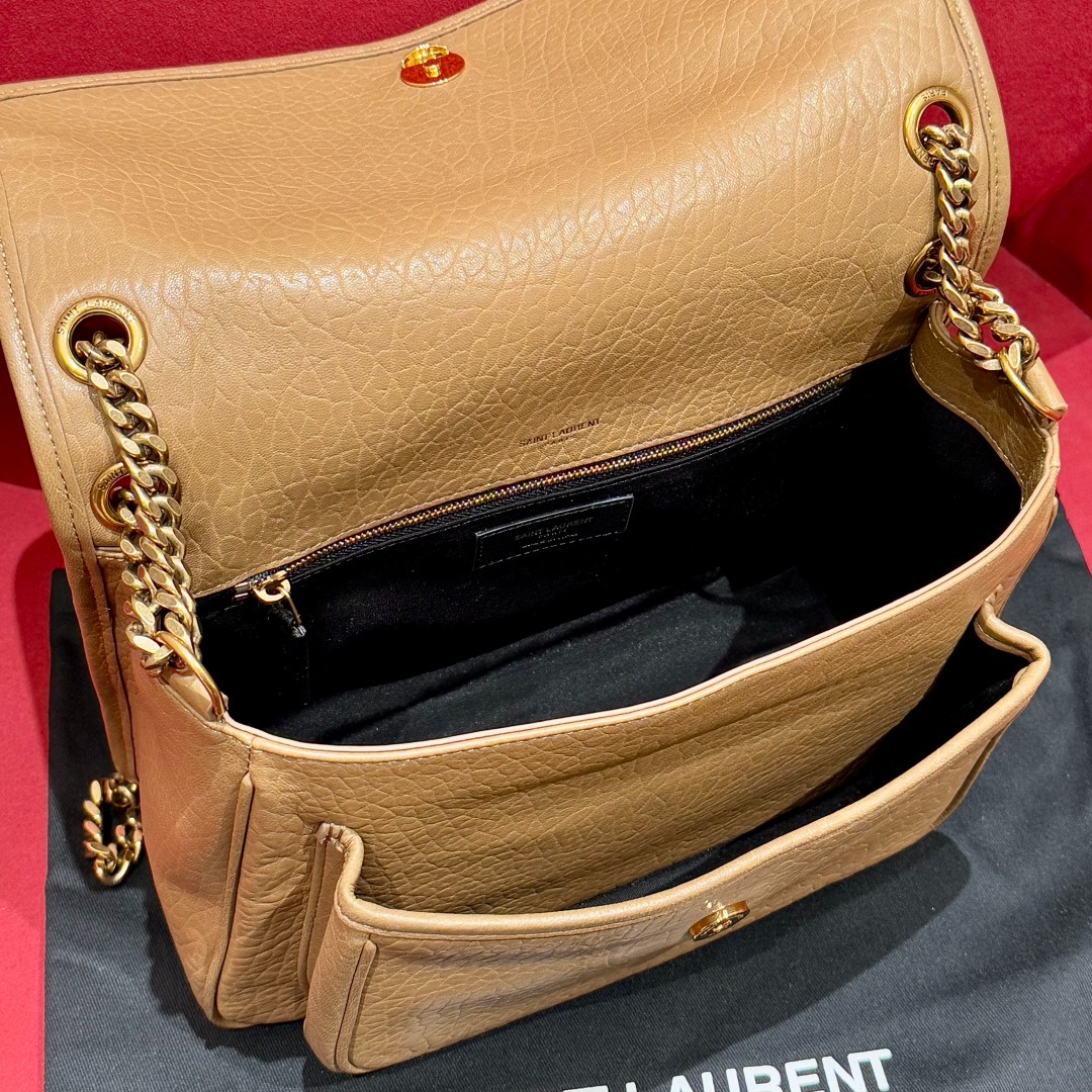 생로랑 니키 가죽 미디엄 숄더 백