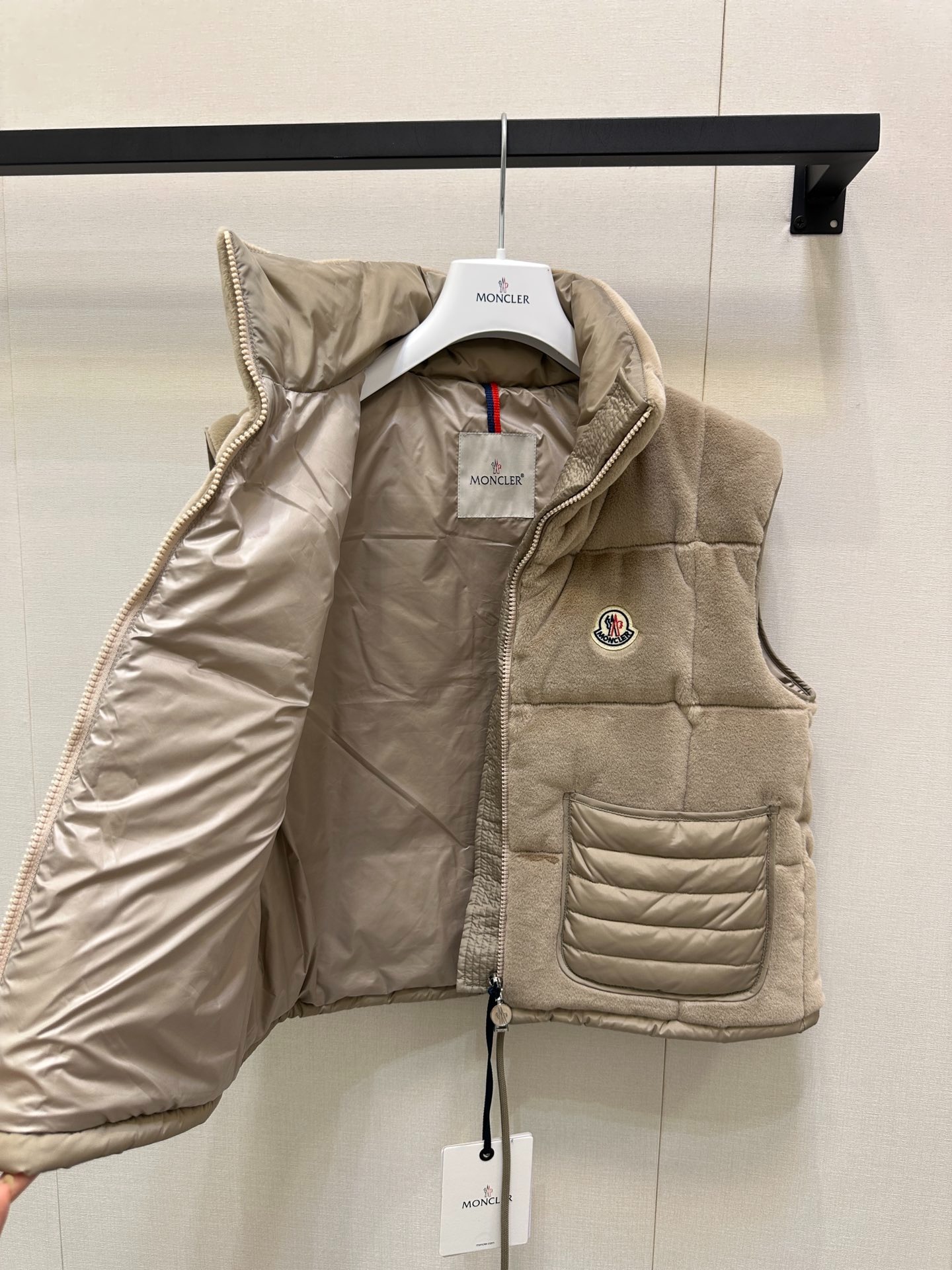 몽클레어 25FW 신상 벨벳 스트링 베스트