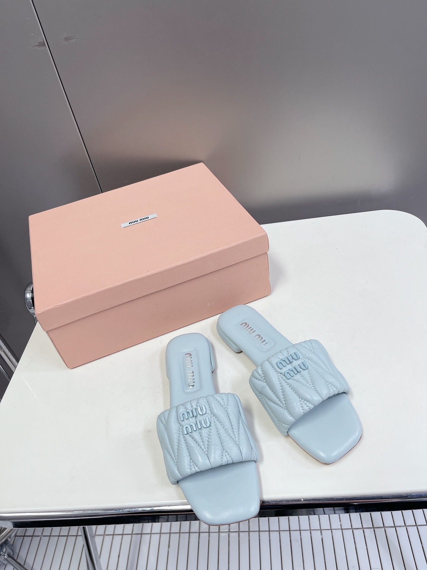 미우미우 봄여름 패션 슬리퍼