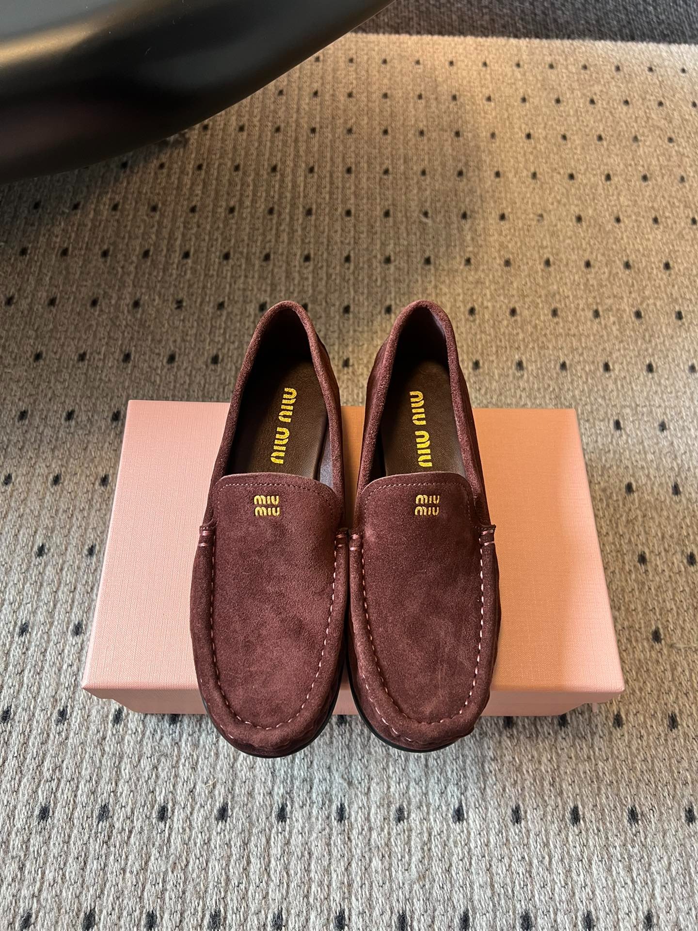 미우미우 25ss 신상 라운드 로퍼