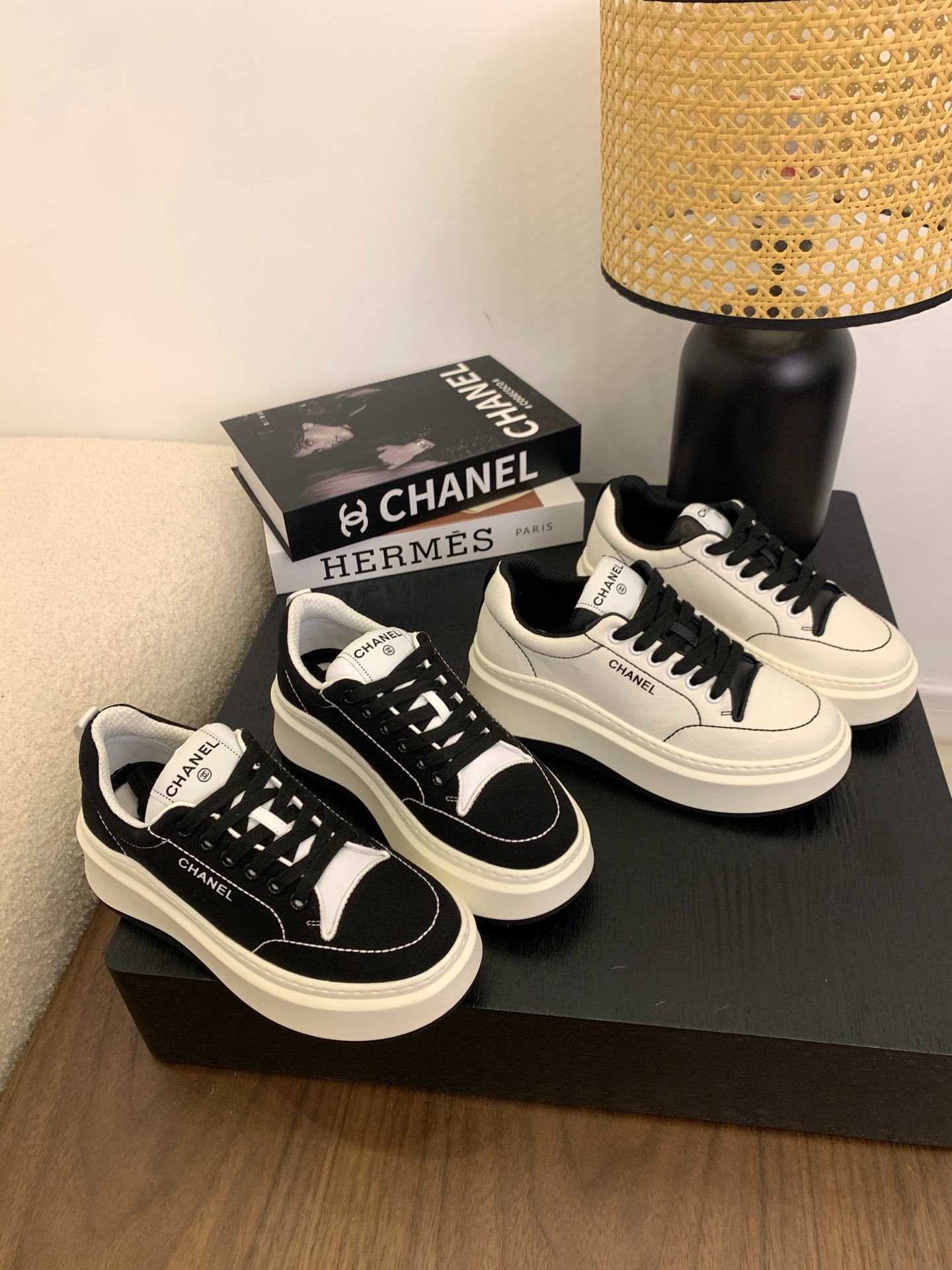 샤넬 25 신상 통굽 슬립온 보드화