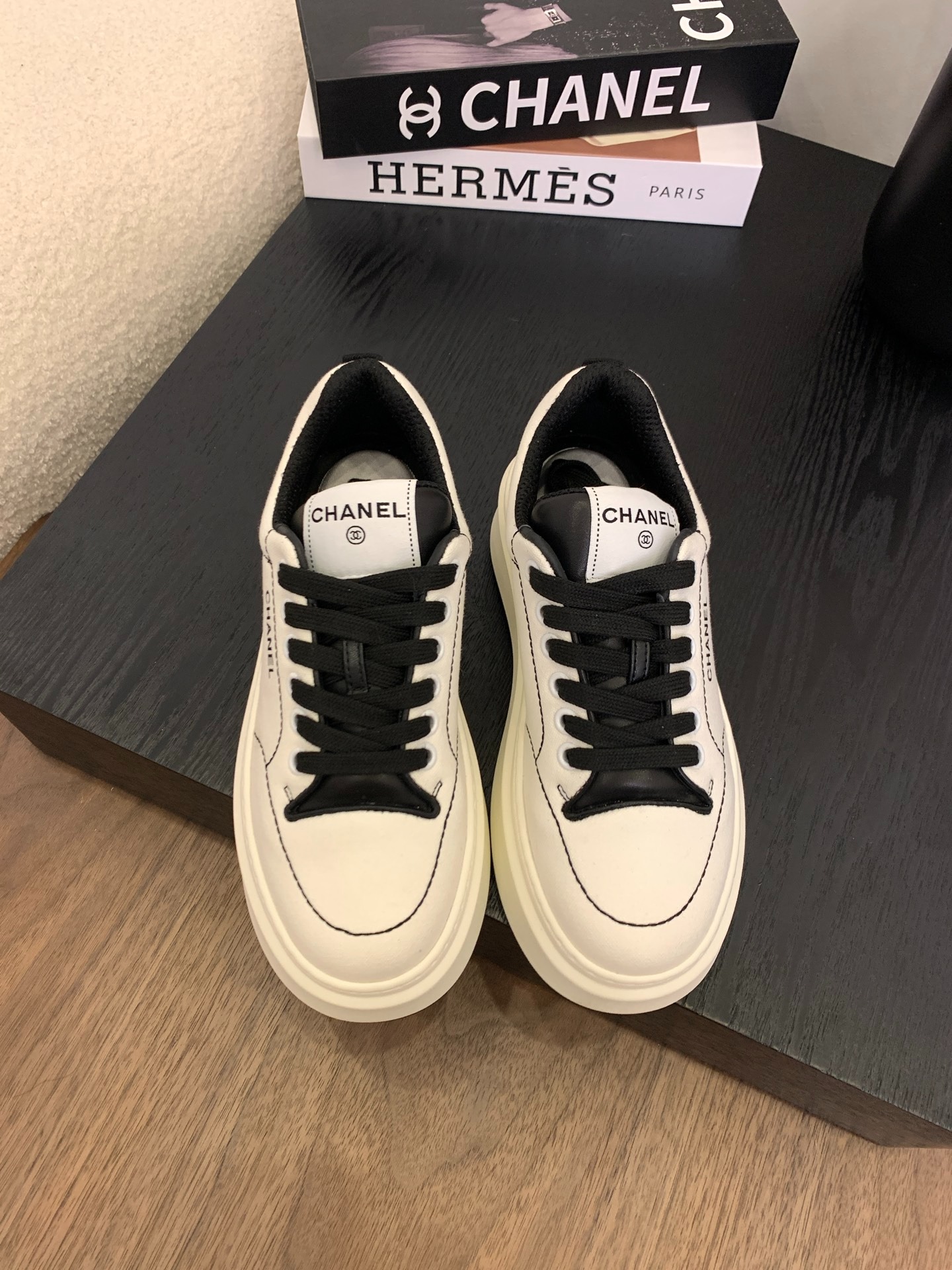 샤넬 25 신상 통굽 슬립온 보드화