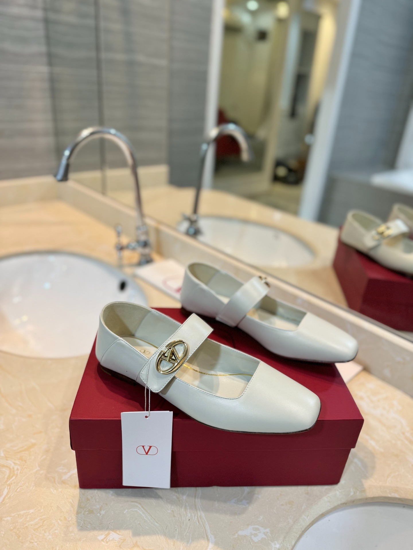 발렌티노 신상 스퀘어 뮬 슬리퍼