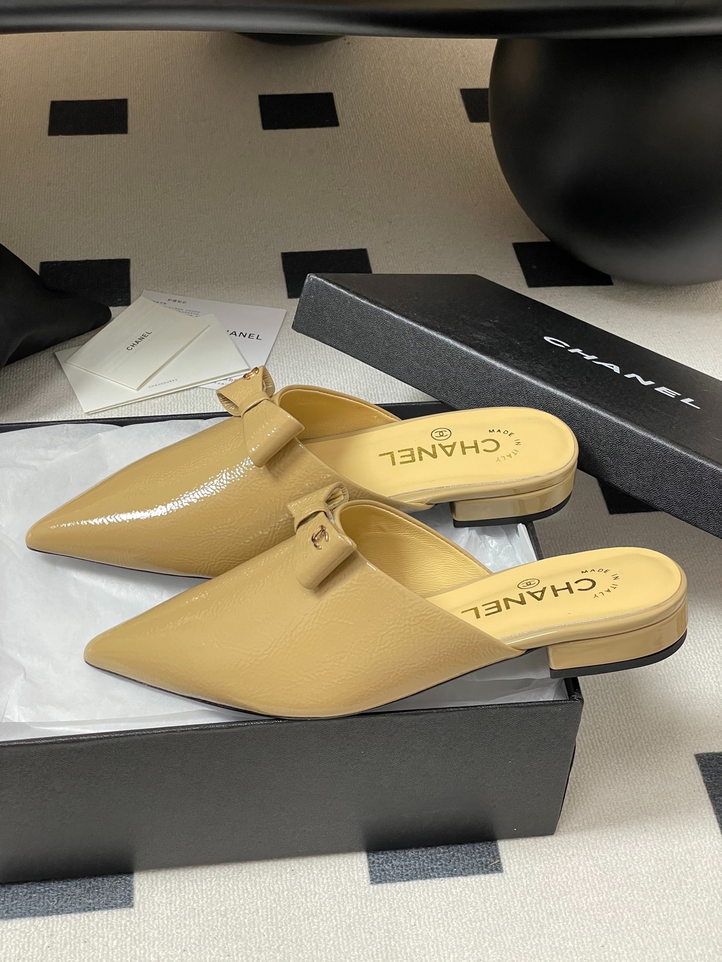 샤넬 25 가을 신상 세미슬리퍼 뮬러