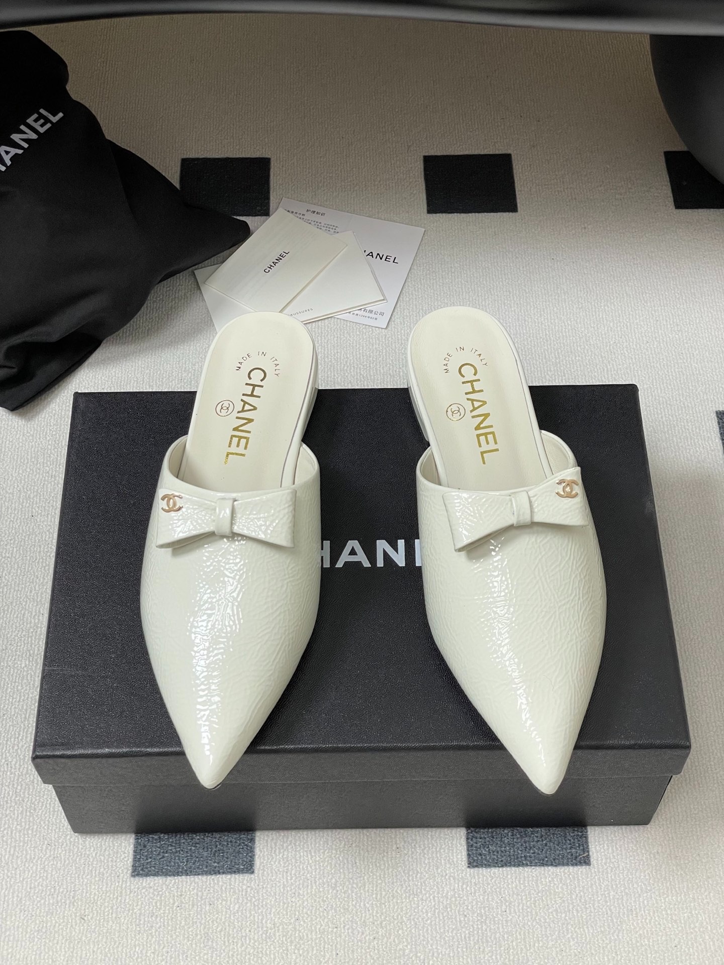 샤넬 25 가을 신상 세미슬리퍼 뮬러