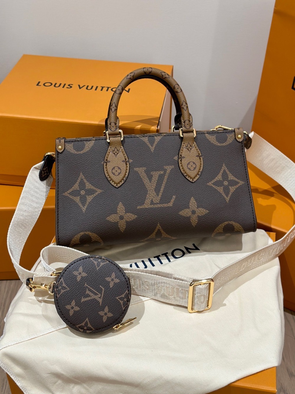 루이비* 온더고 이스트 웨스트 