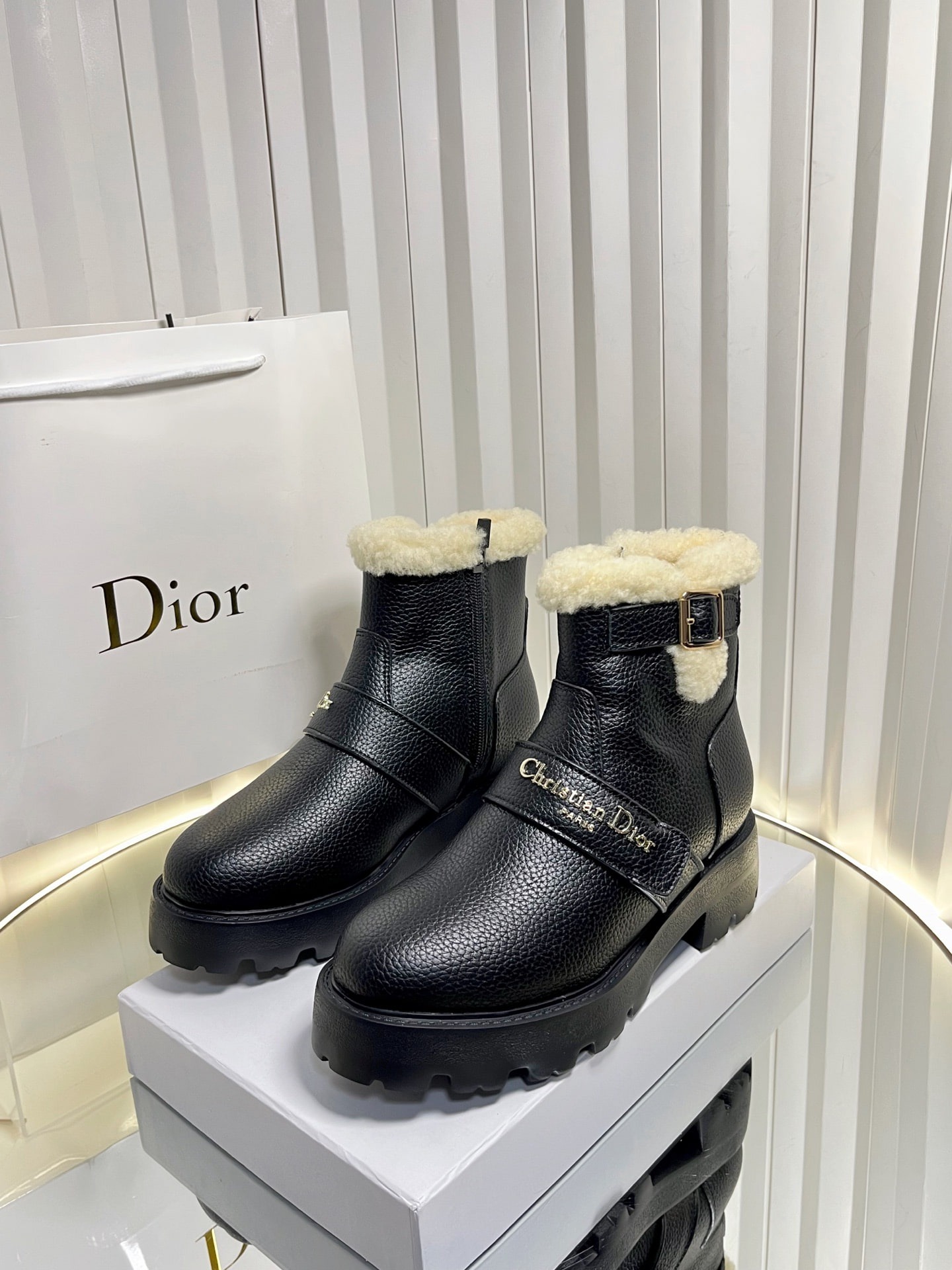 디올 25 신상 D-Major 퍼 여성부츠