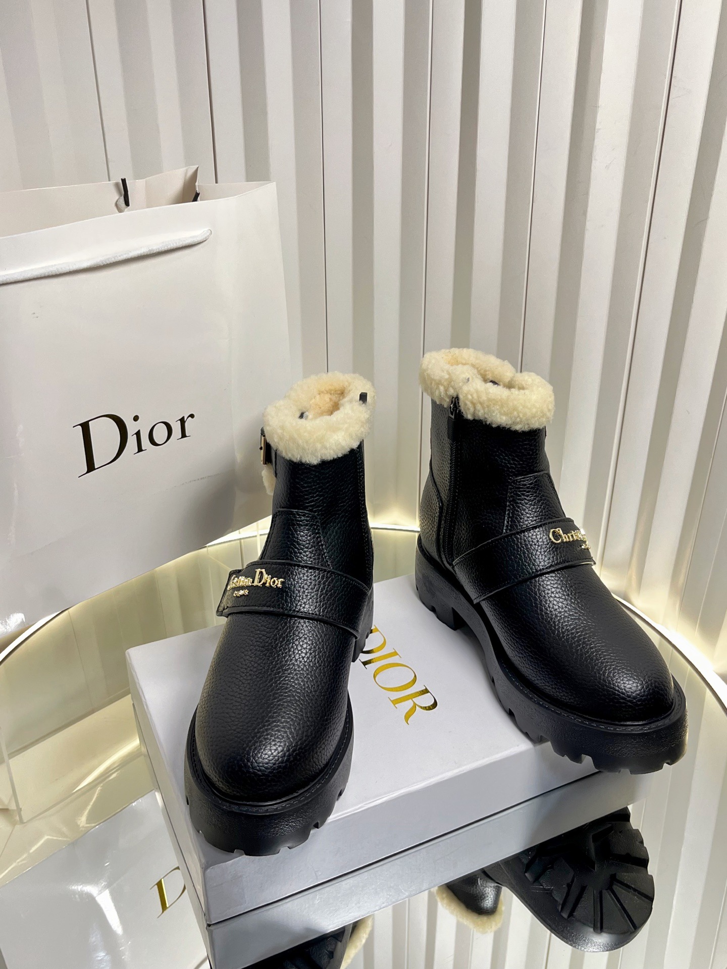 디올 25 신상 D-Major 퍼 여성부츠