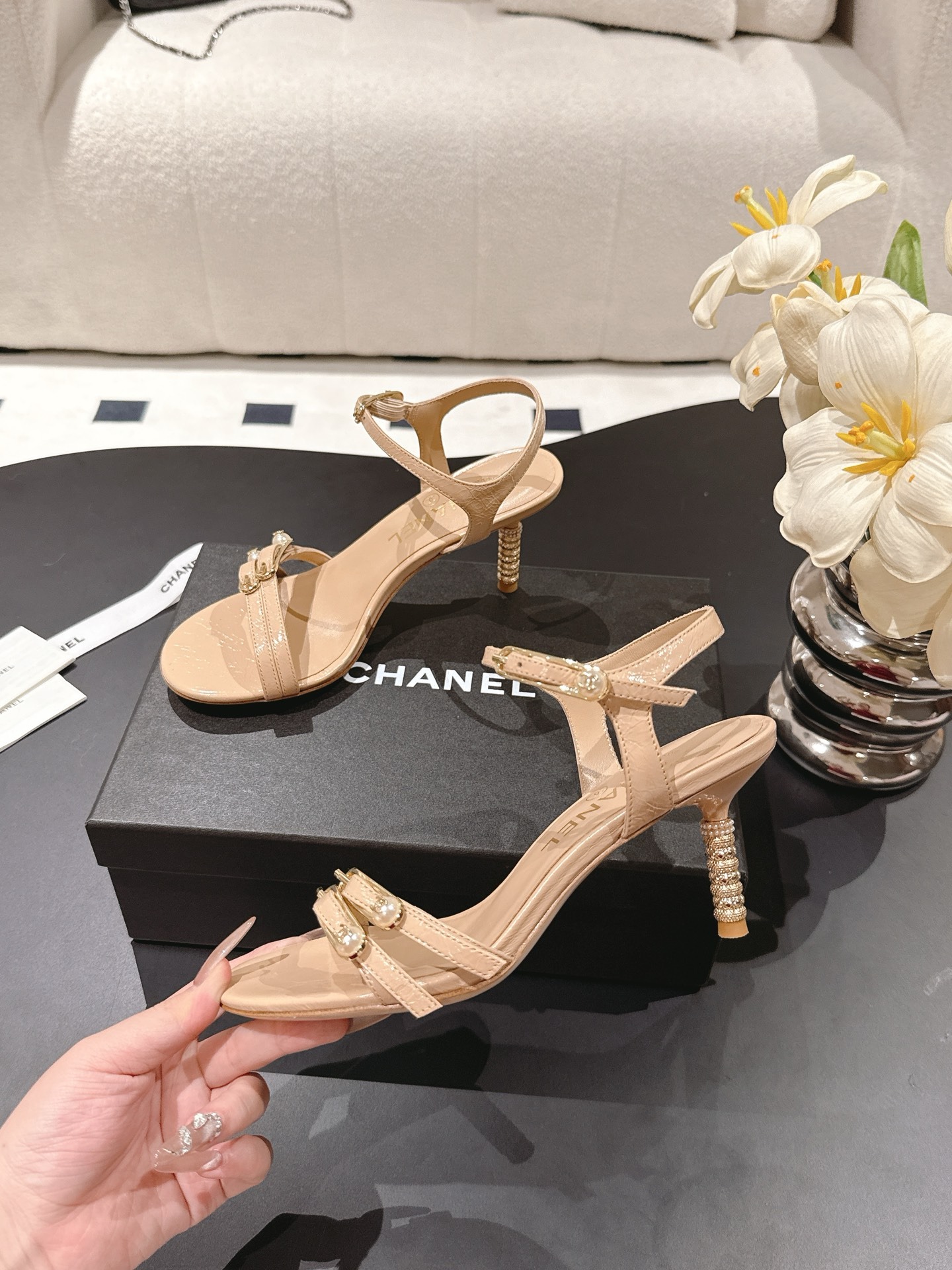 샤넬 25 봄여름 신상 스트랩 힐