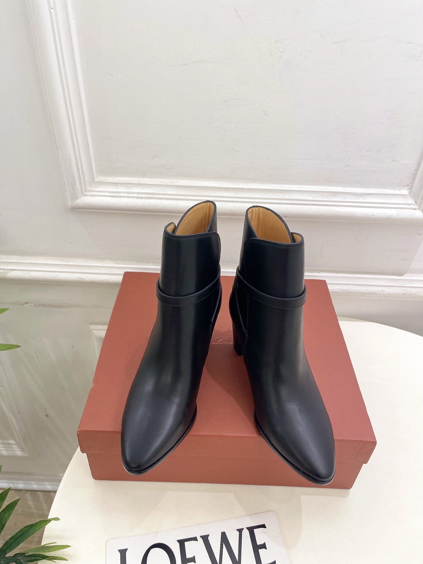 프라다 25 신상 심플 스트랩 앵클부츠