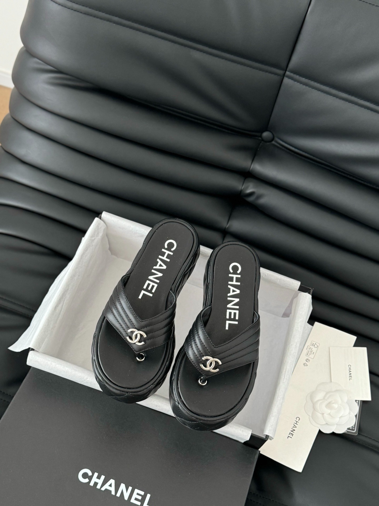 샤넬 봄여름 신상 핫픽스 통굽 샌들