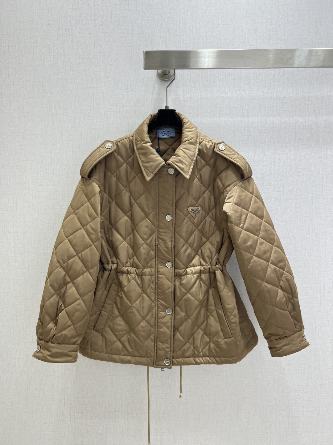 프라다 25 신상 퀼팅 패딩 재킷