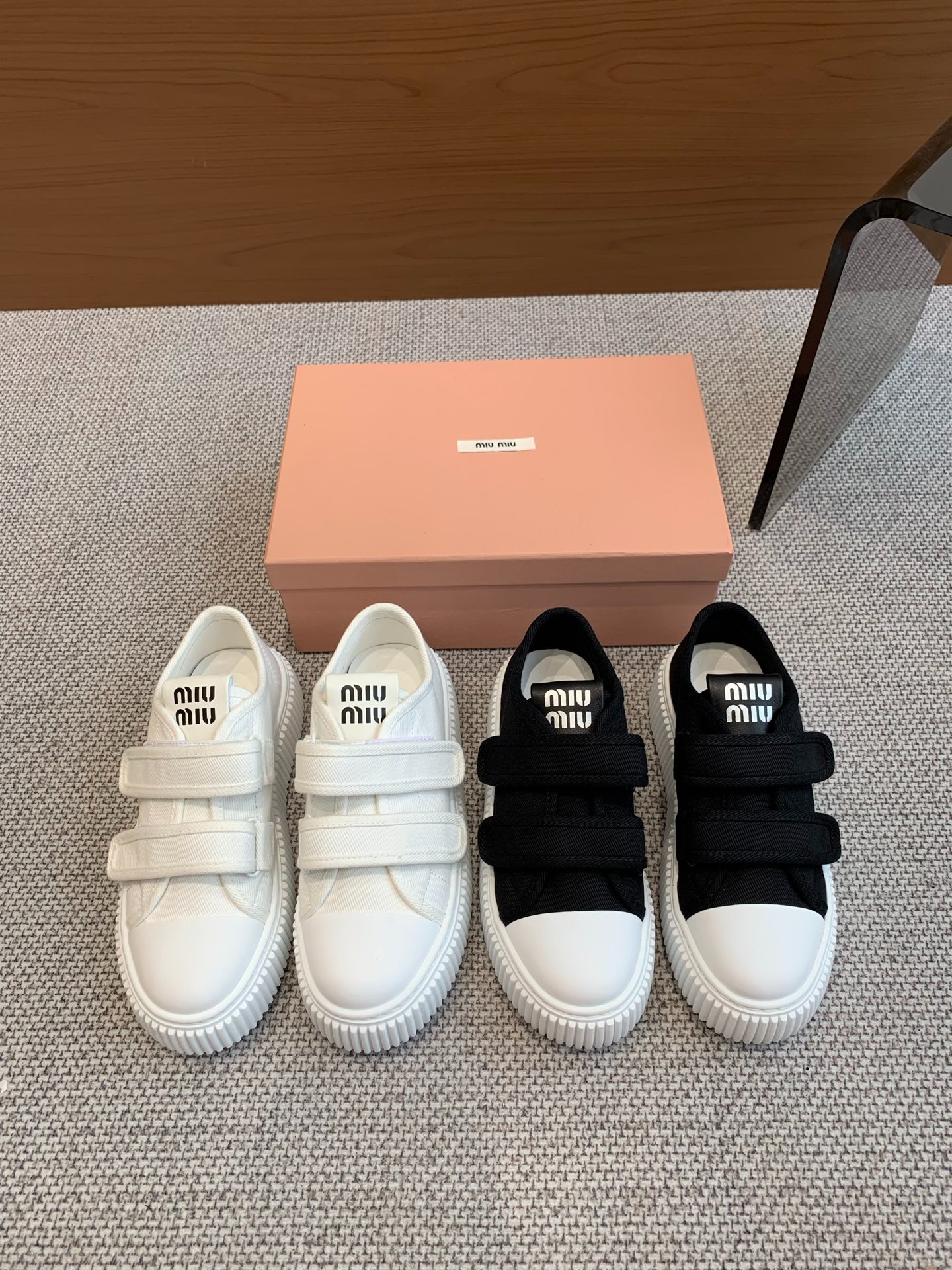 미우미우 봄여름 신상 통굽 스니커즈 프리미엄
