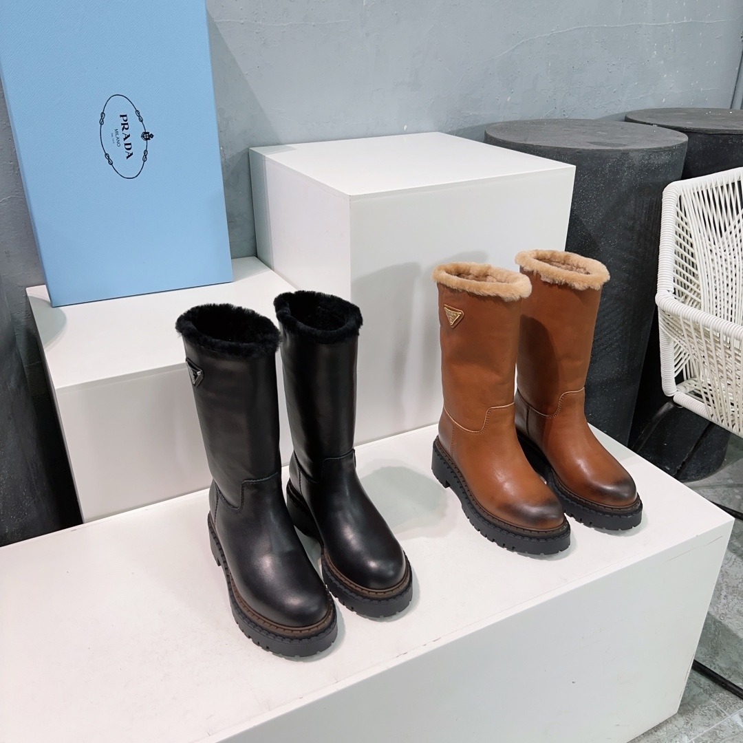프라다 25ss 신상 클래식 통굽 스노우 부츠