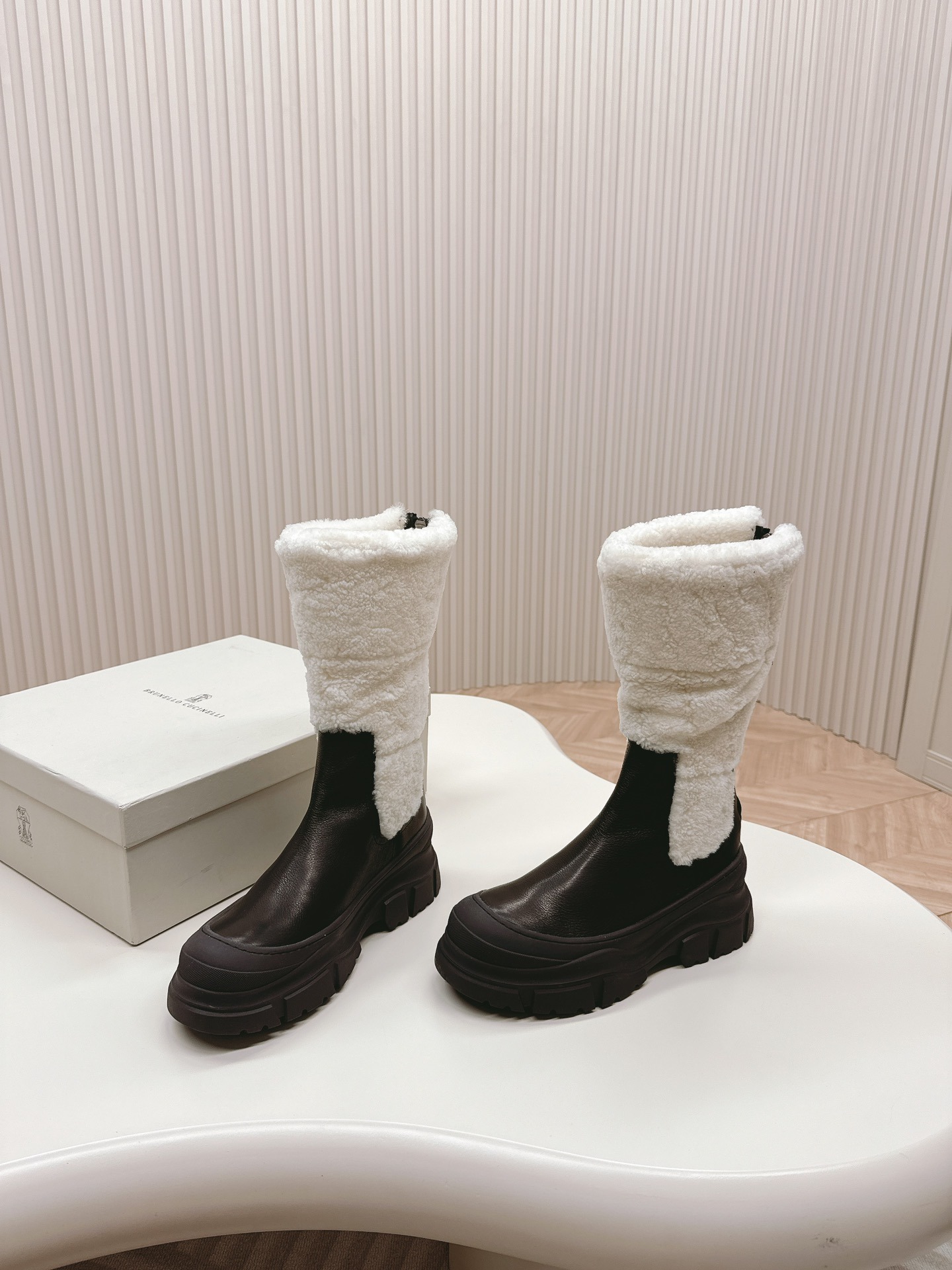 브*넬리 쿠치넬로 신상 부츠