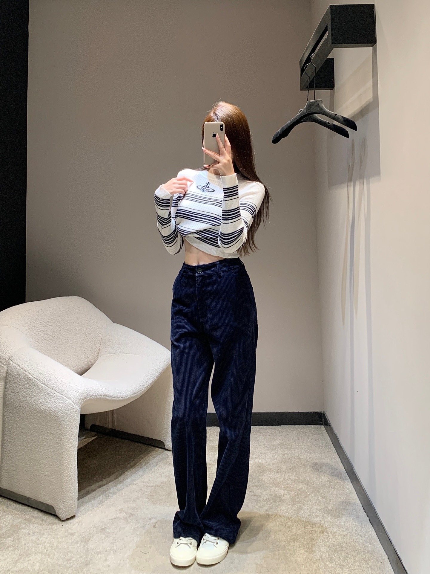 미우미우 25Fw 신상 아플리케 코듀로이 일자바지