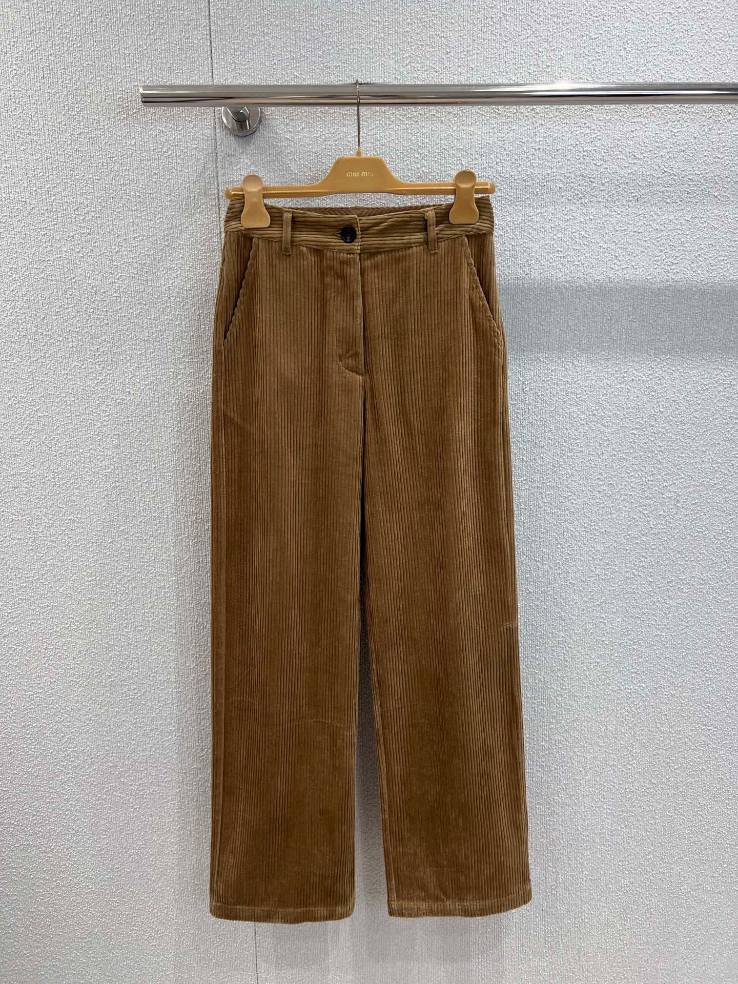 미우미우 25Fw 신상 아플리케 코듀로이 일자바지