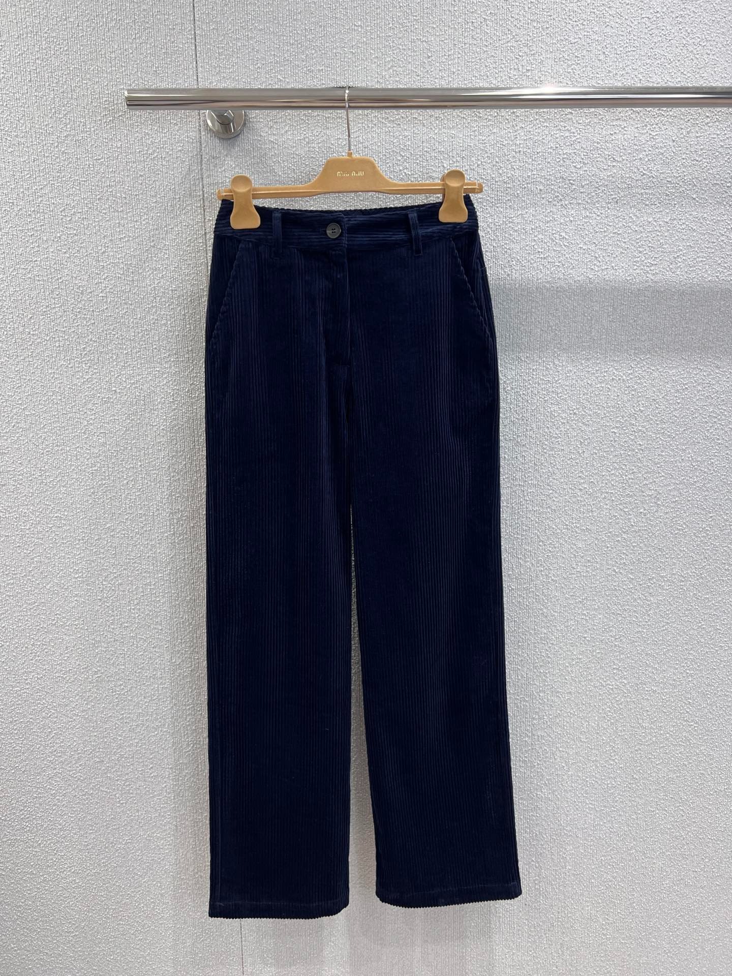 미우미우 25Fw 신상 아플리케 코듀로이 일자바지