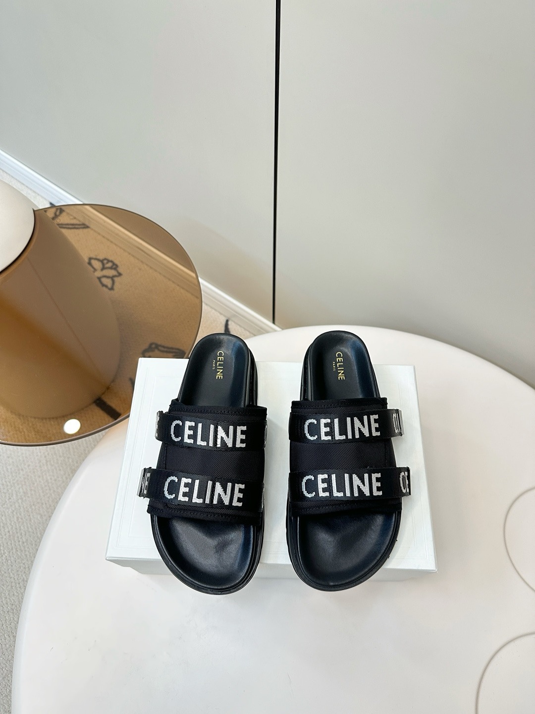 셀린느 25ss 여름 신상 벨크로 비치 슬리퍼