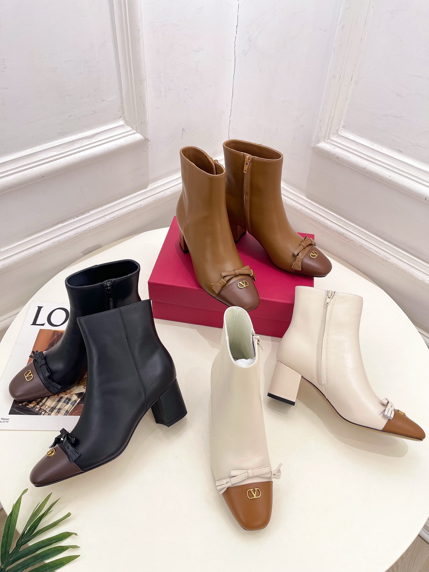 발렌티노 25 신상 앵클부츠