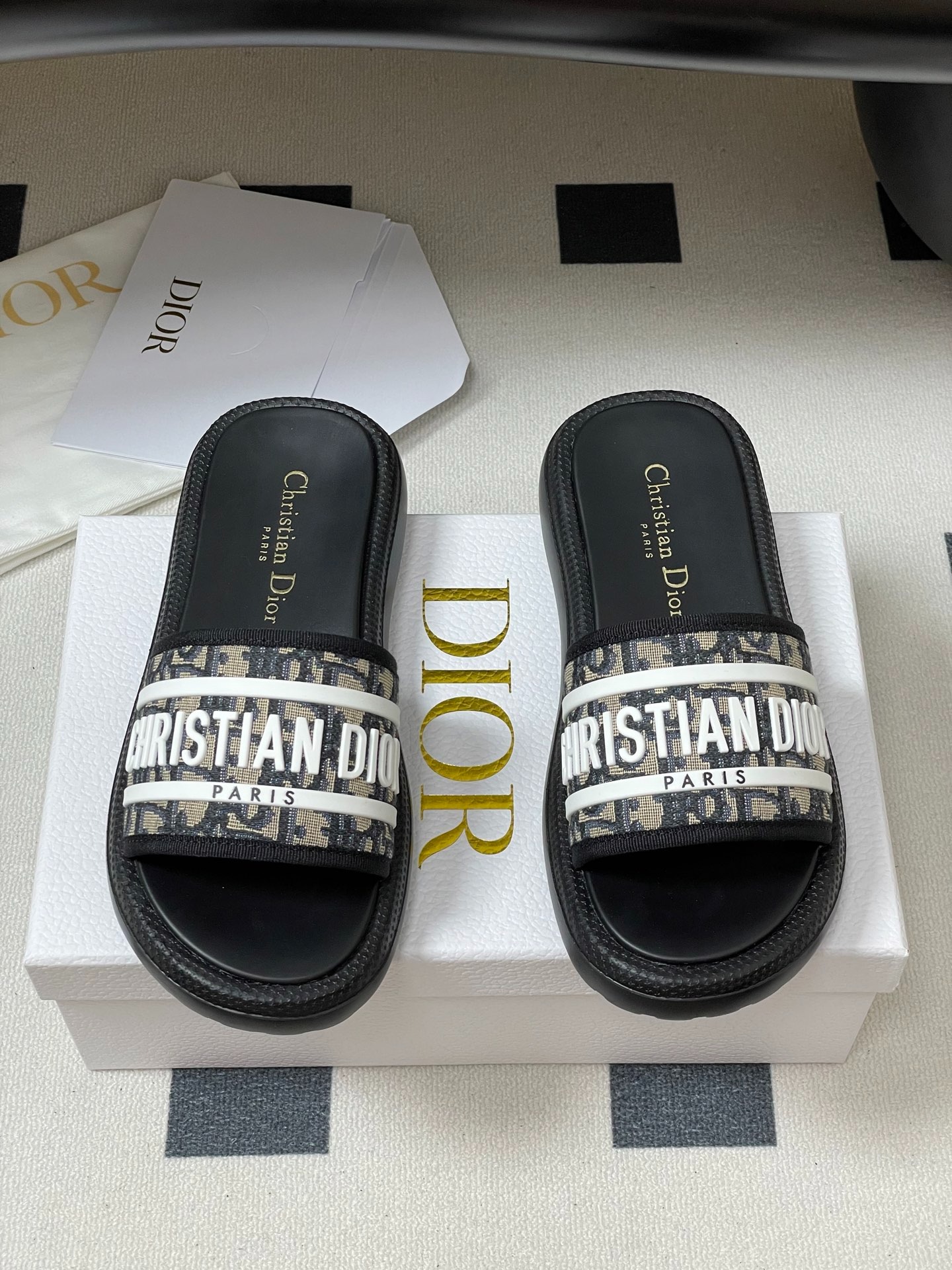 디올 25Ss 신상 오블리크 통굽 슬리퍼