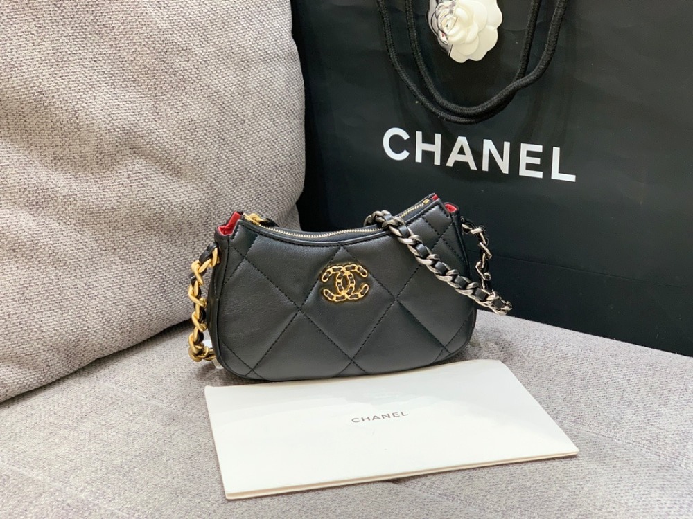 샤넬 24SS 19클러치 나인틴 체인 호보백 숄더백 미니 블랙 AP3763 