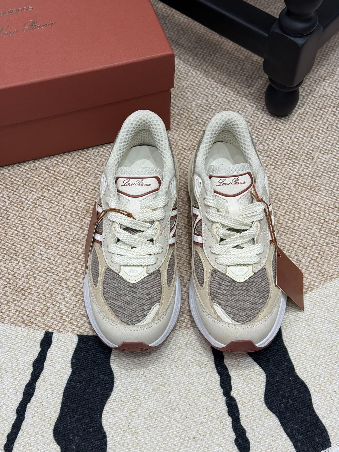 로로피아나 x 뉴*란스 콜라보 스니커즈