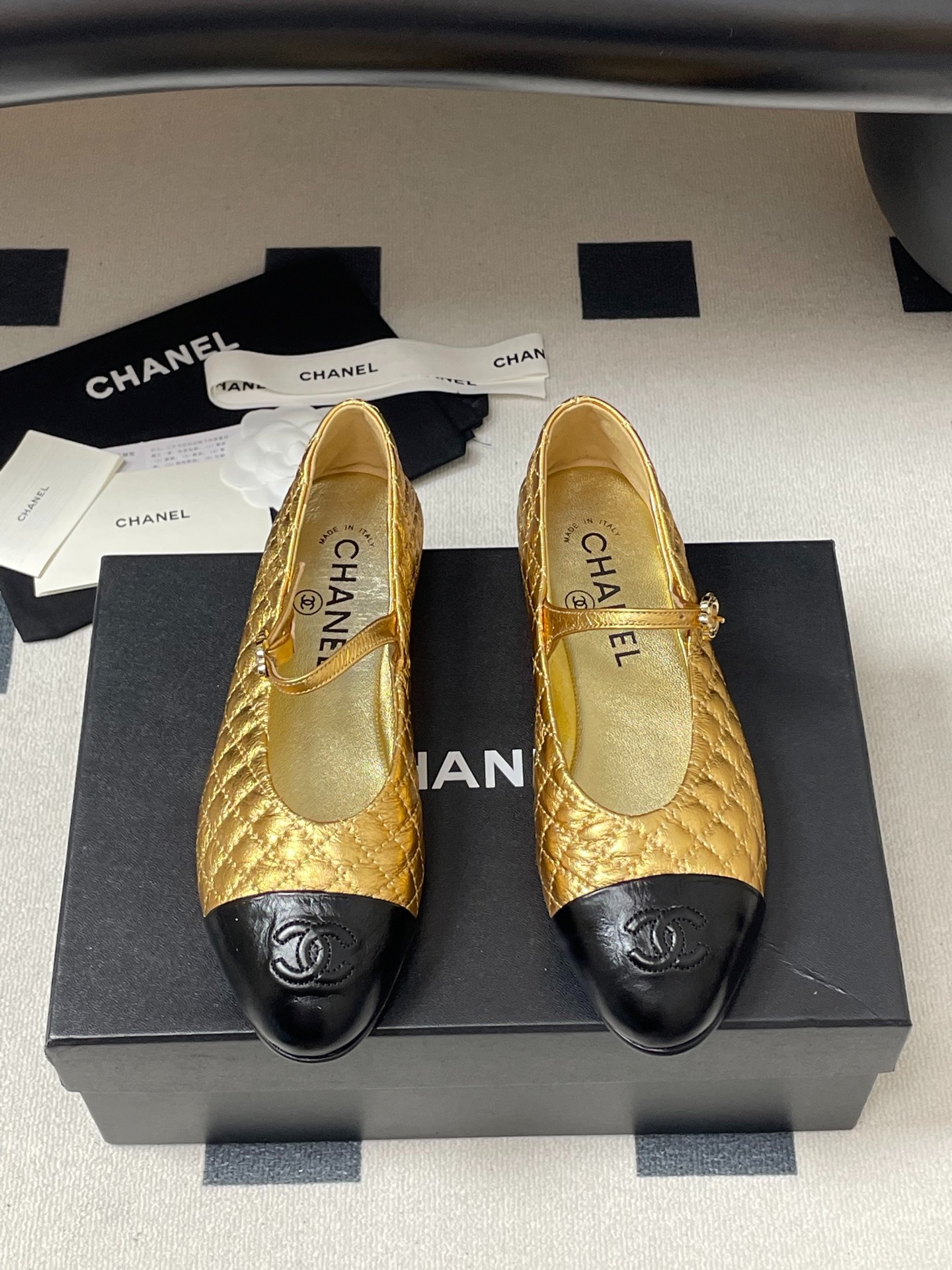 샤넬 봄여름 신상 빈티지 스웨이드 플랫 슈즈