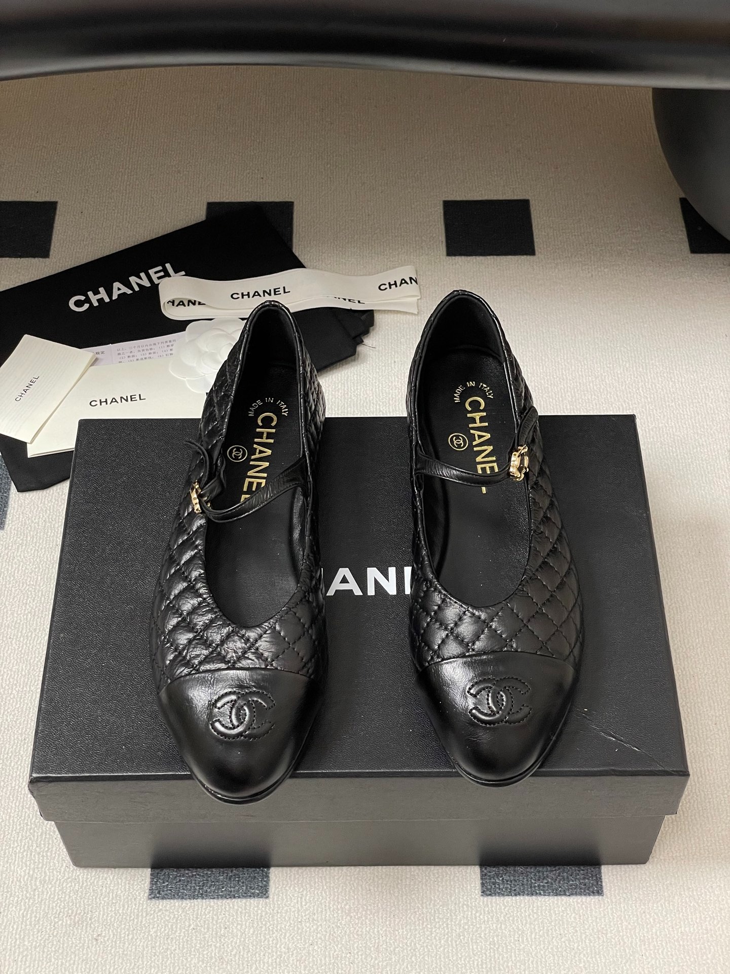 샤넬 봄여름 신상 빈티지 스웨이드 플랫 슈즈