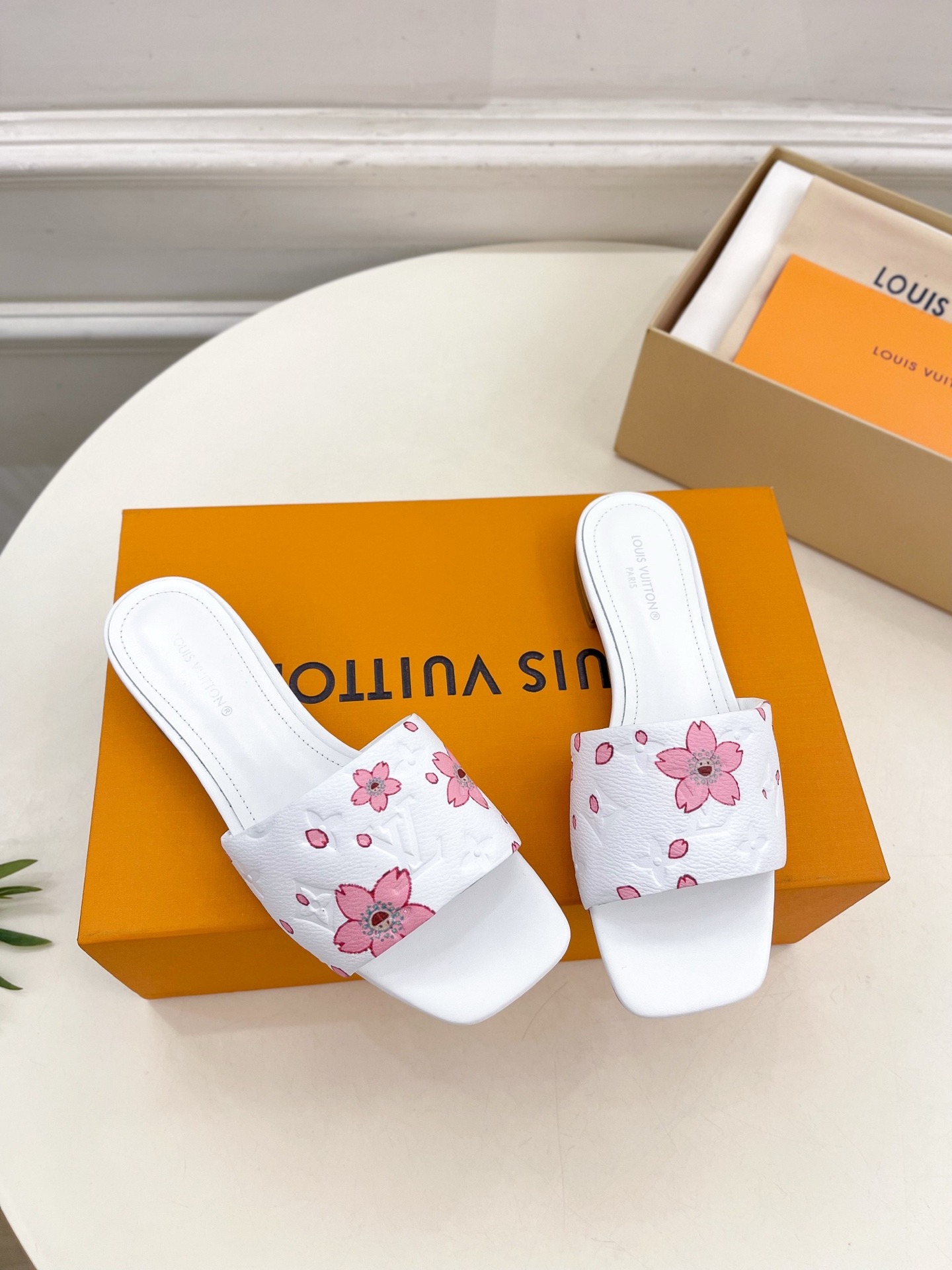루이비통 25 봄 프리미엄 NEO REVIVAL 슬리퍼