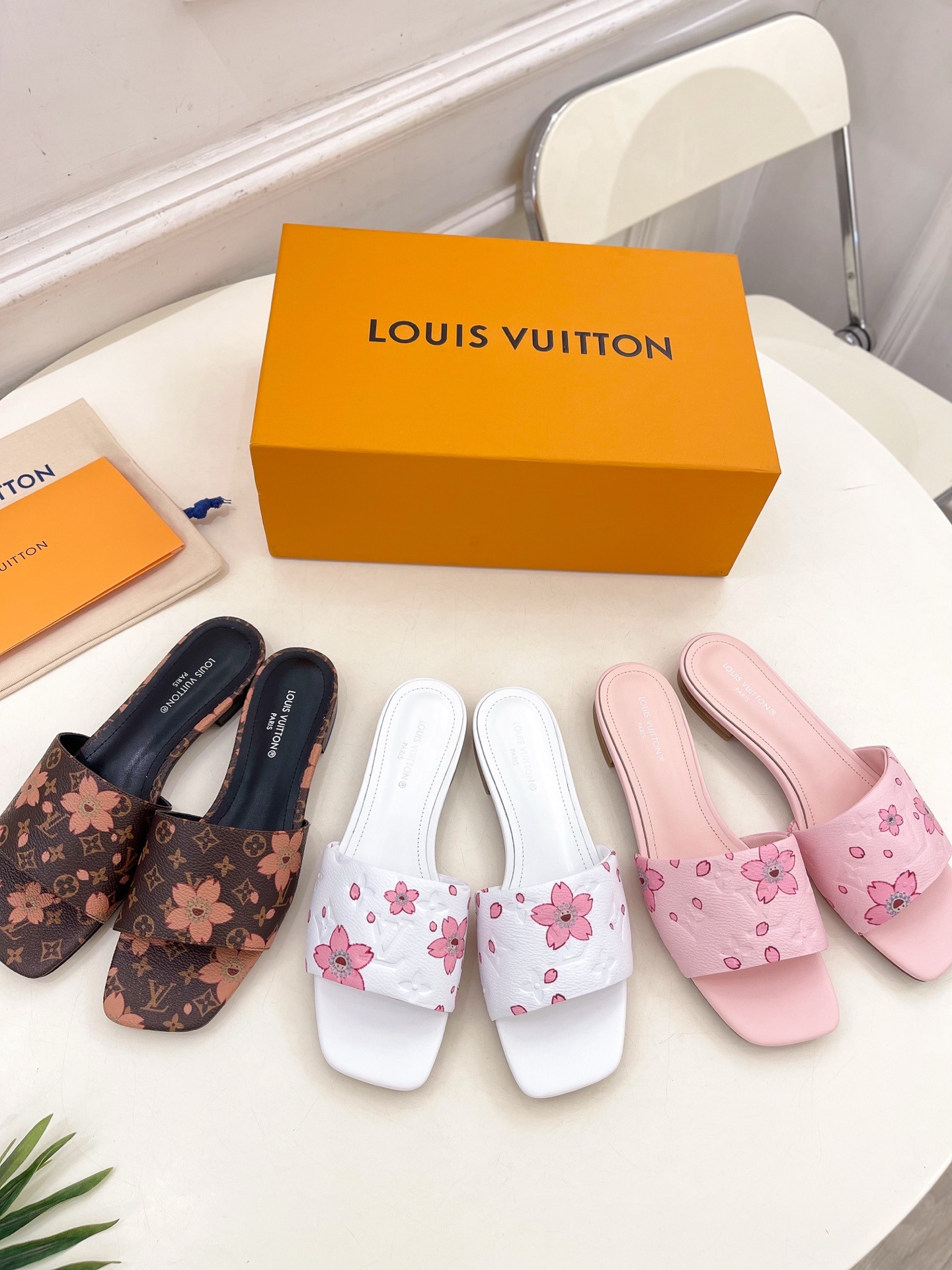 루이비통 25 봄 프리미엄 NEO REVIVAL 슬리퍼