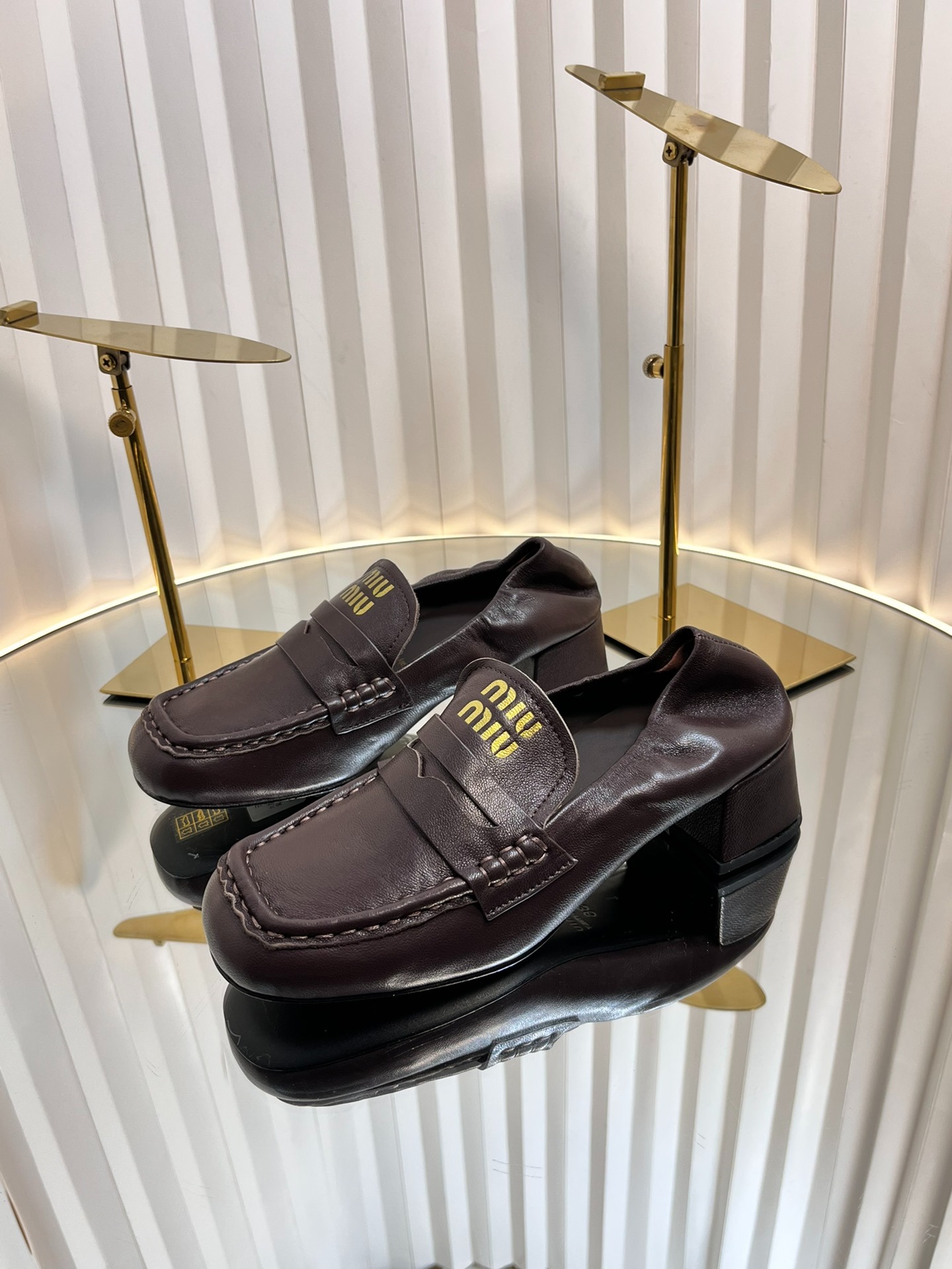 미우미우 가을/겨울 브록 스퀘어 로퍼