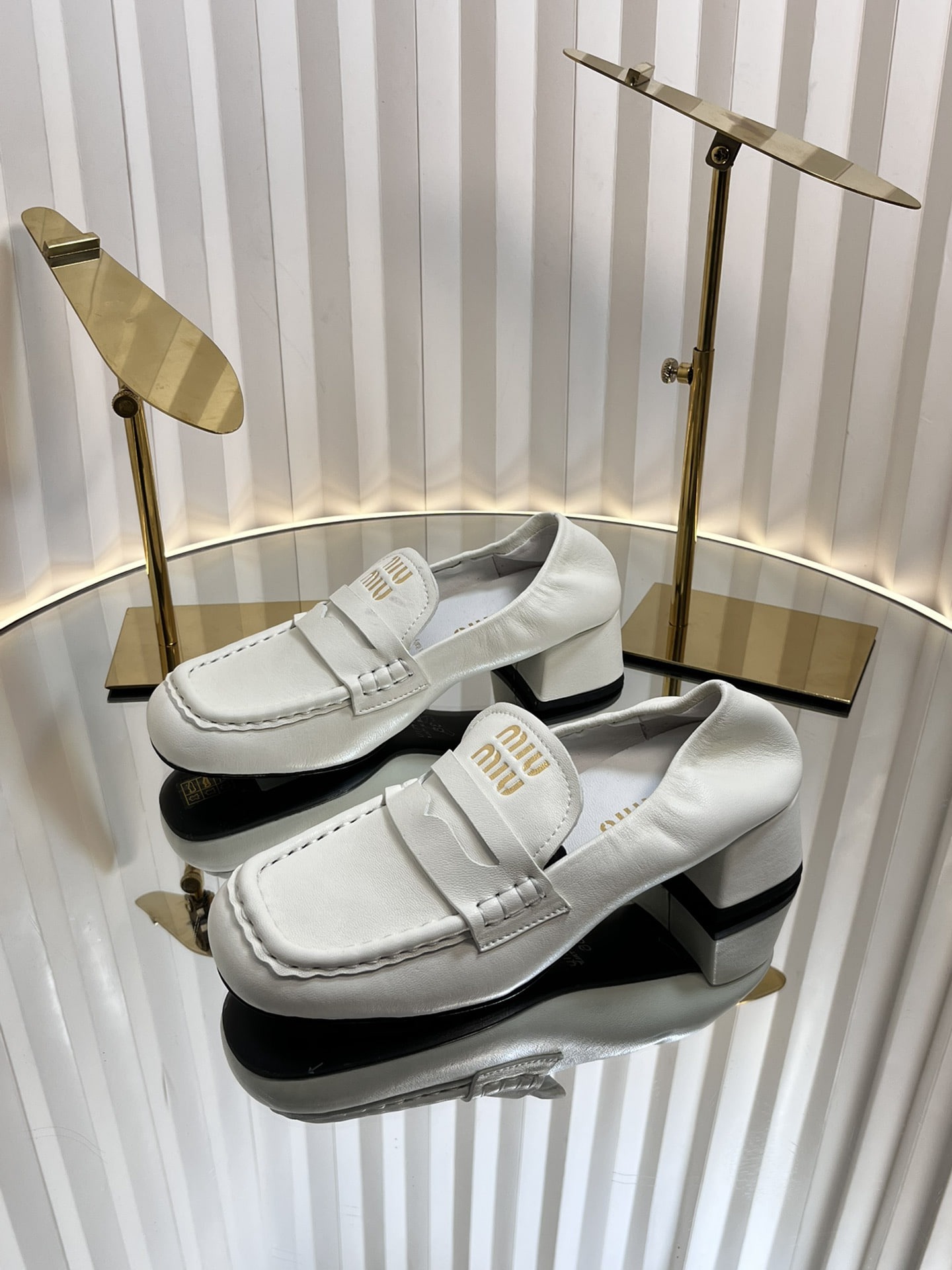 미우미우 가을/겨울 브록 스퀘어 로퍼