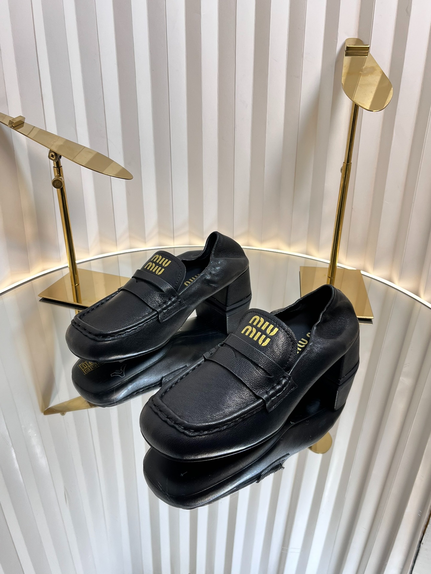 미우미우 가을/겨울 브록 스퀘어 로퍼