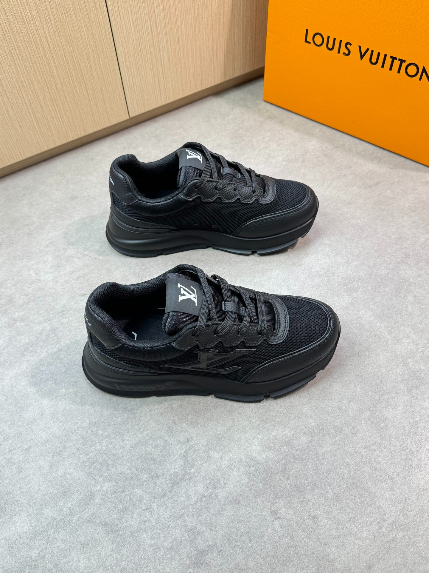 루이비통 클래식 스니커즈