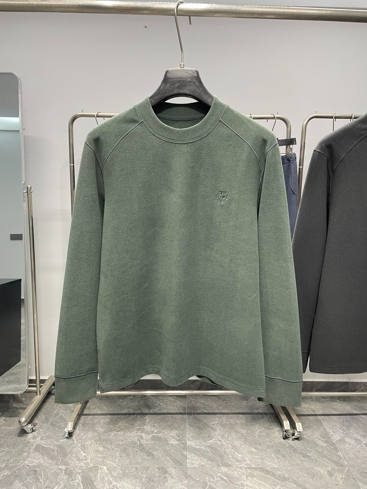 로로피아나 25FW 신상 스웨이드 라운드넥 티셔츠