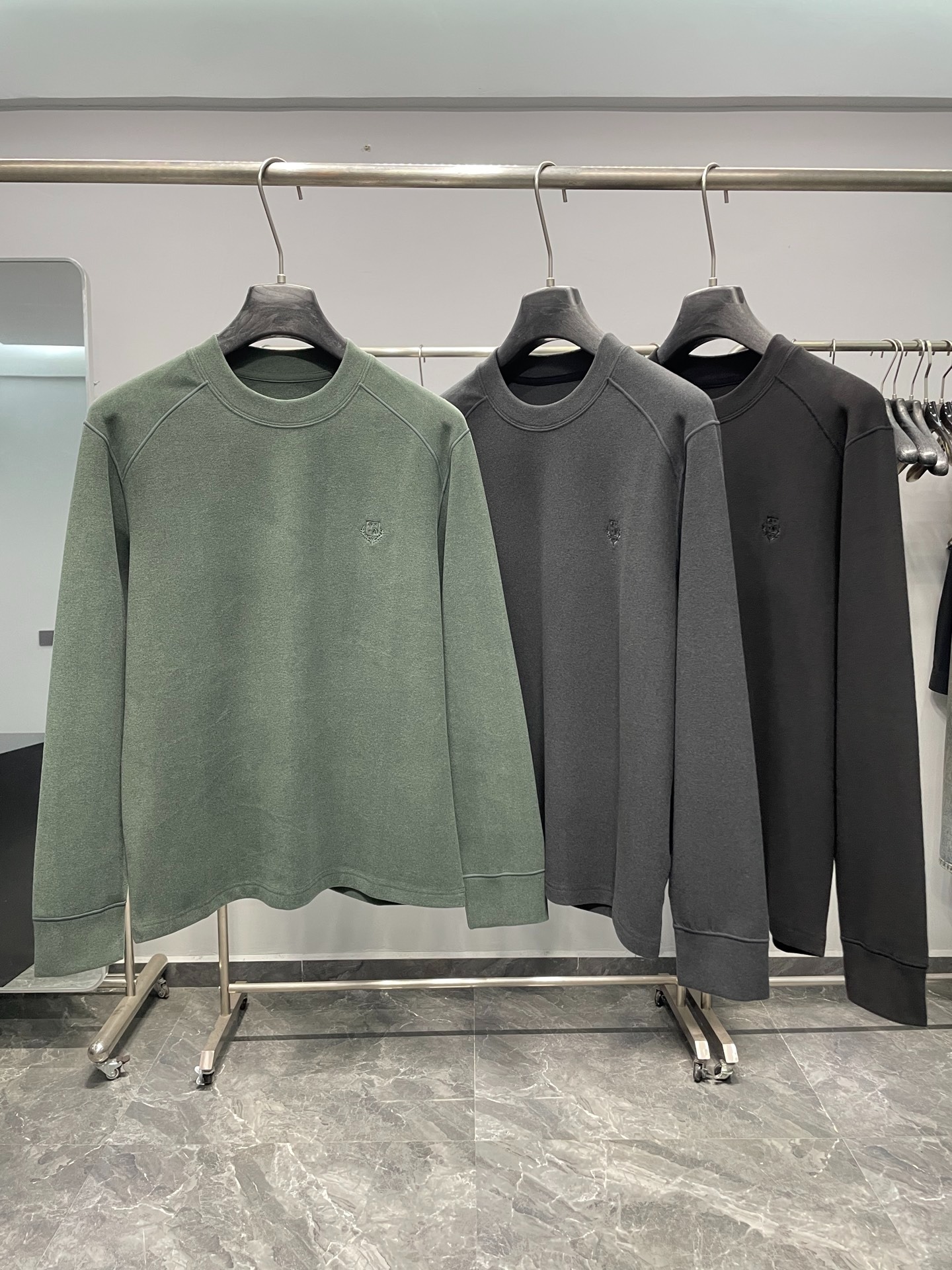 로로피아나 25FW 신상 스웨이드 라운드넥 티셔츠