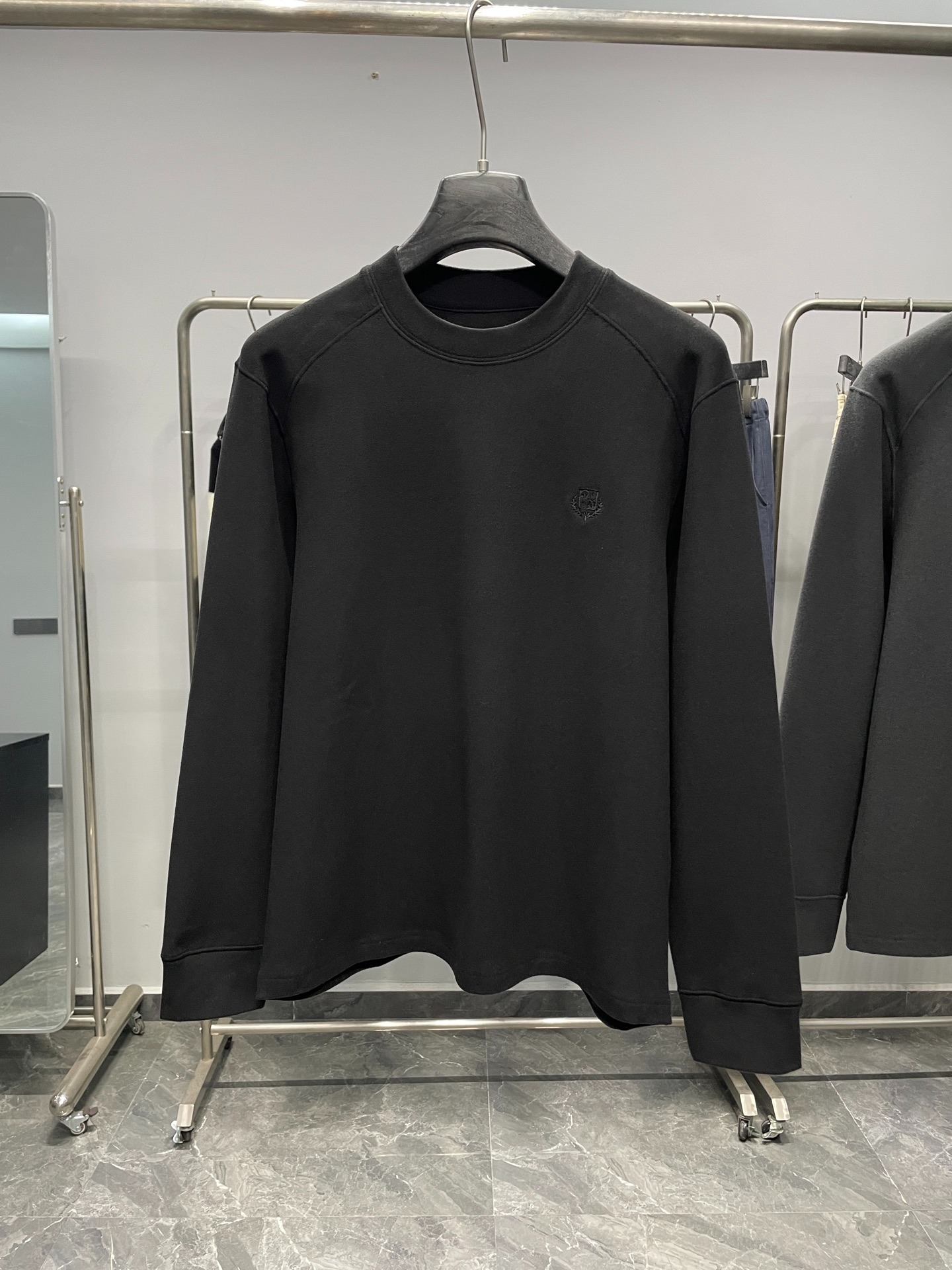 로로피아나 25FW 신상 스웨이드 라운드넥 티셔츠