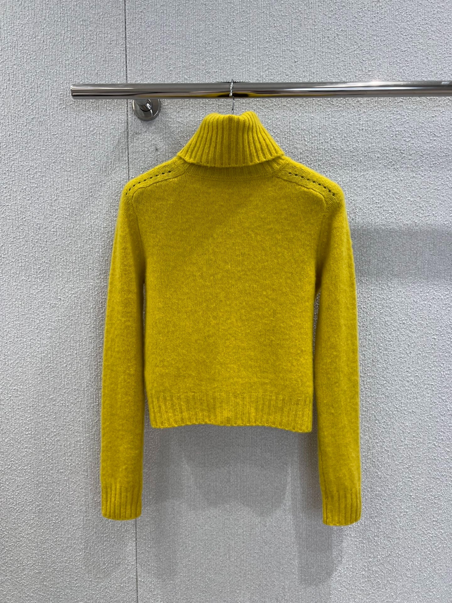 셀린느 25FW 신상 터틀넥 울 니트