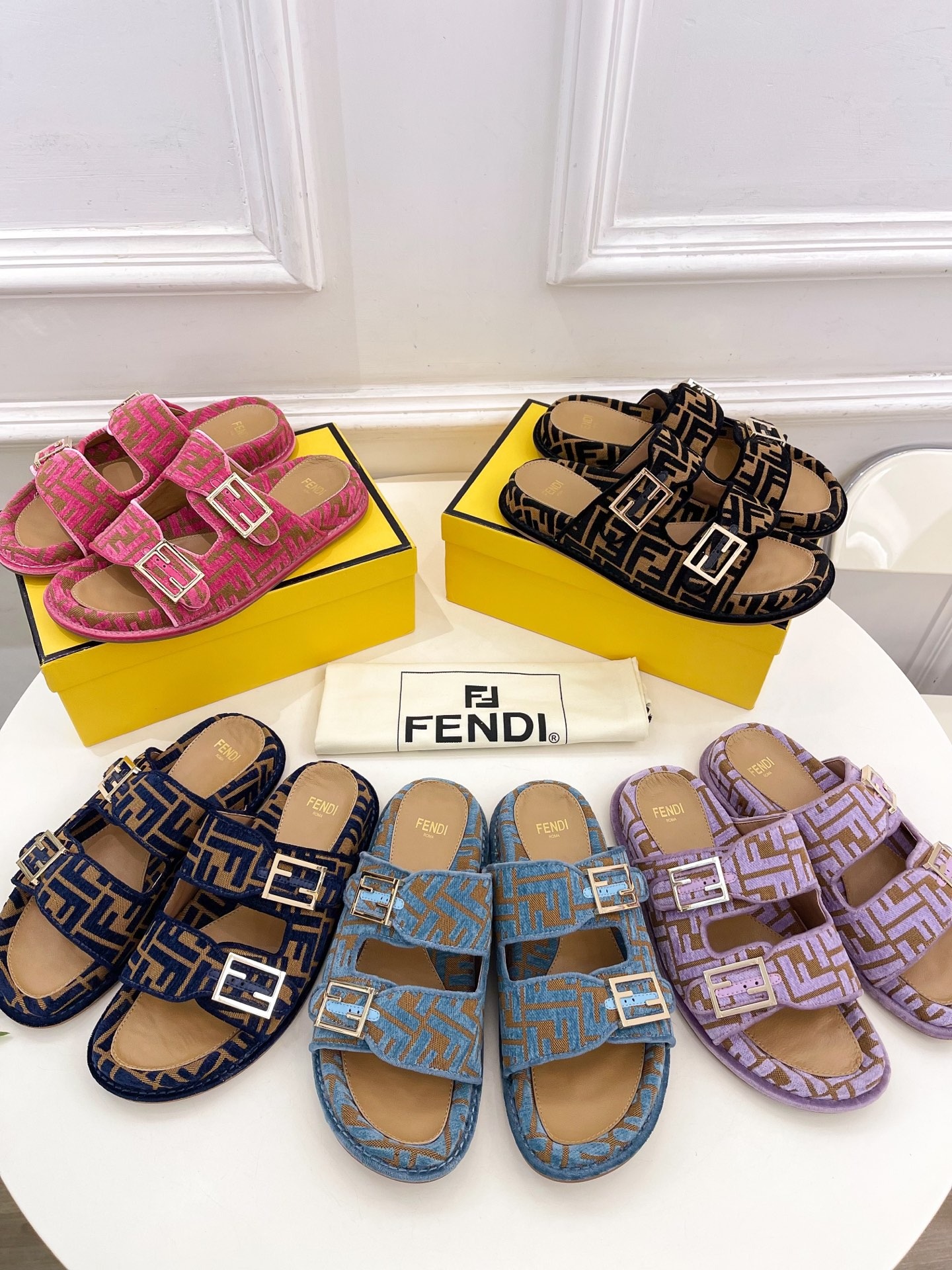 펜디 25 신상 더블 플랫 슬리퍼